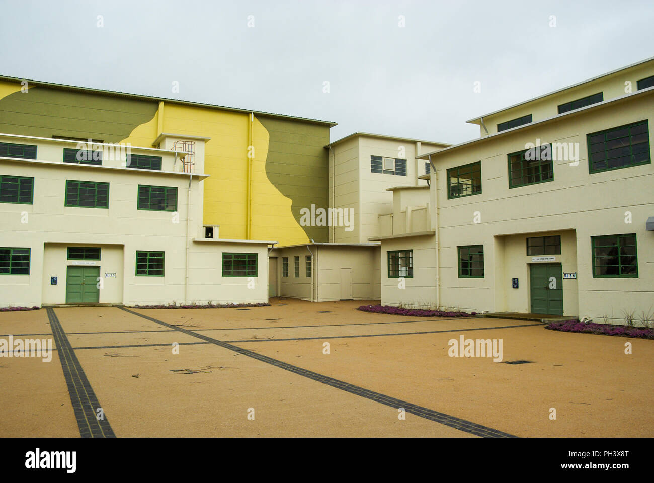 Edifici storici di Farnborough. Tunnel del vento a bassa velocità e edifici con tunnel del vento transonico. Farnborough Business Park. Restauro di edifici. R133, R136 Foto Stock