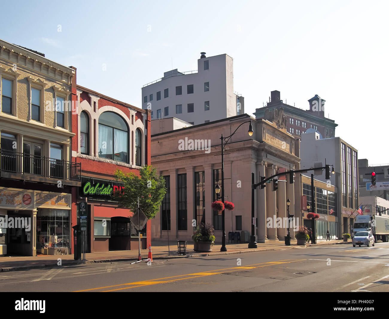 Binghamton, New York , USA. Agosto 29, 2018.Court Street nel centro di Binghamton, New York nel sud del livello dello Stato di New York, in un giorno feriale mornin Foto Stock