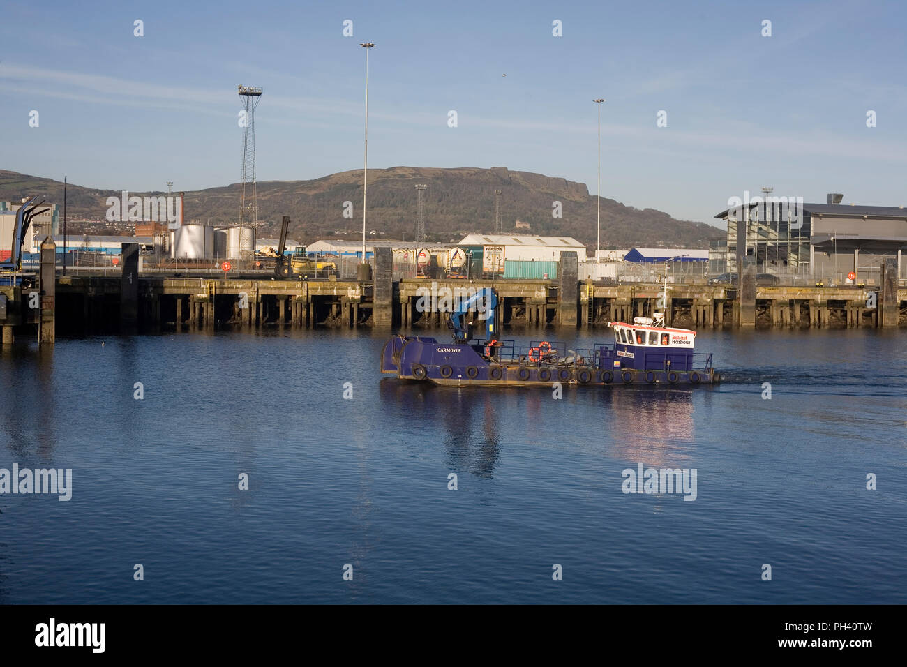 Garmoyle Belfast porto peschereccio chugs al fianco di Albert Quay visto da Cushnahan quay Foto Stock