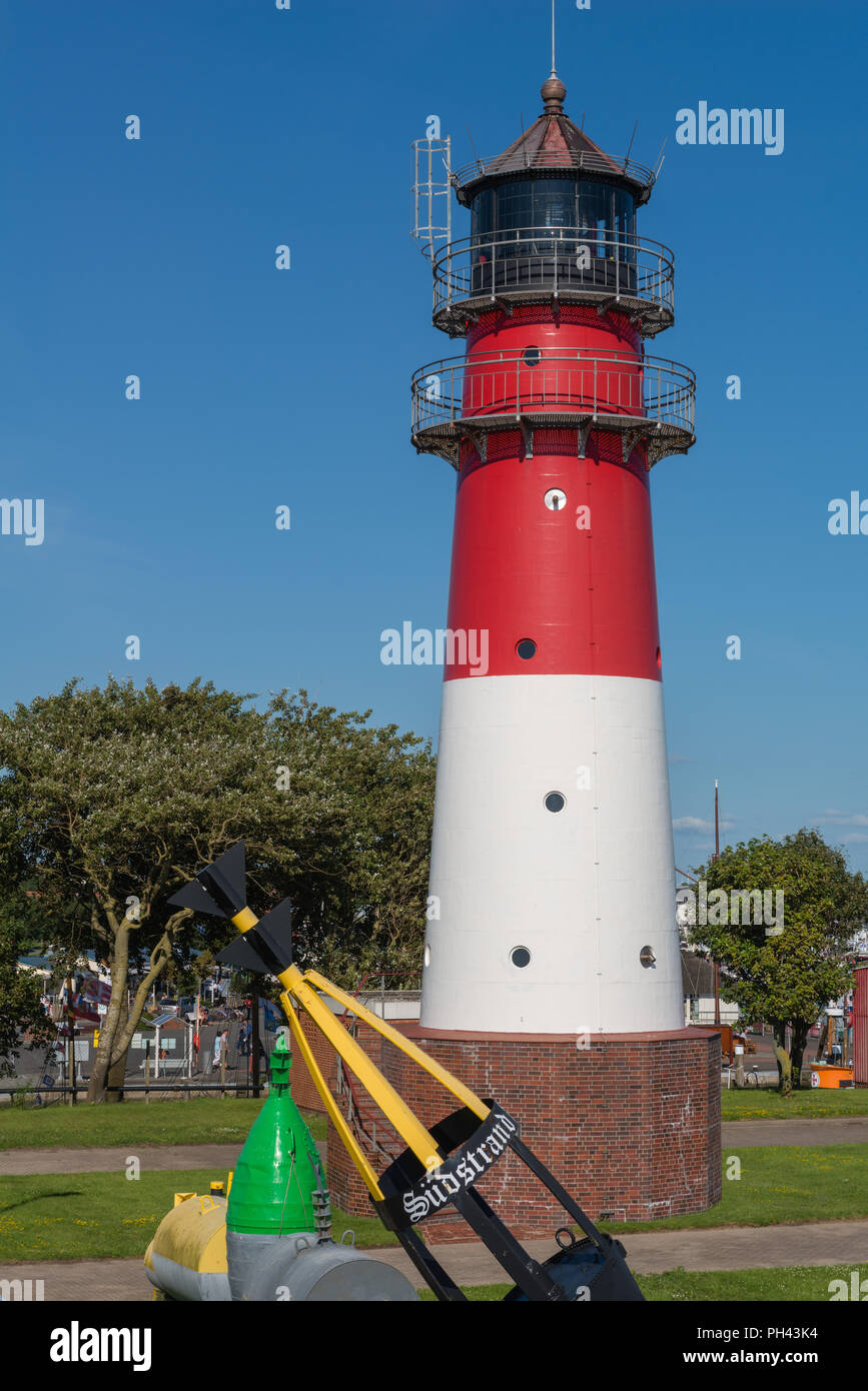 Faro e la boa al Südstrand o spiaggia a sud, holiday resort, Büsum, Dithmarschen, Schleswig-Holstein, Germania, Europa Foto Stock