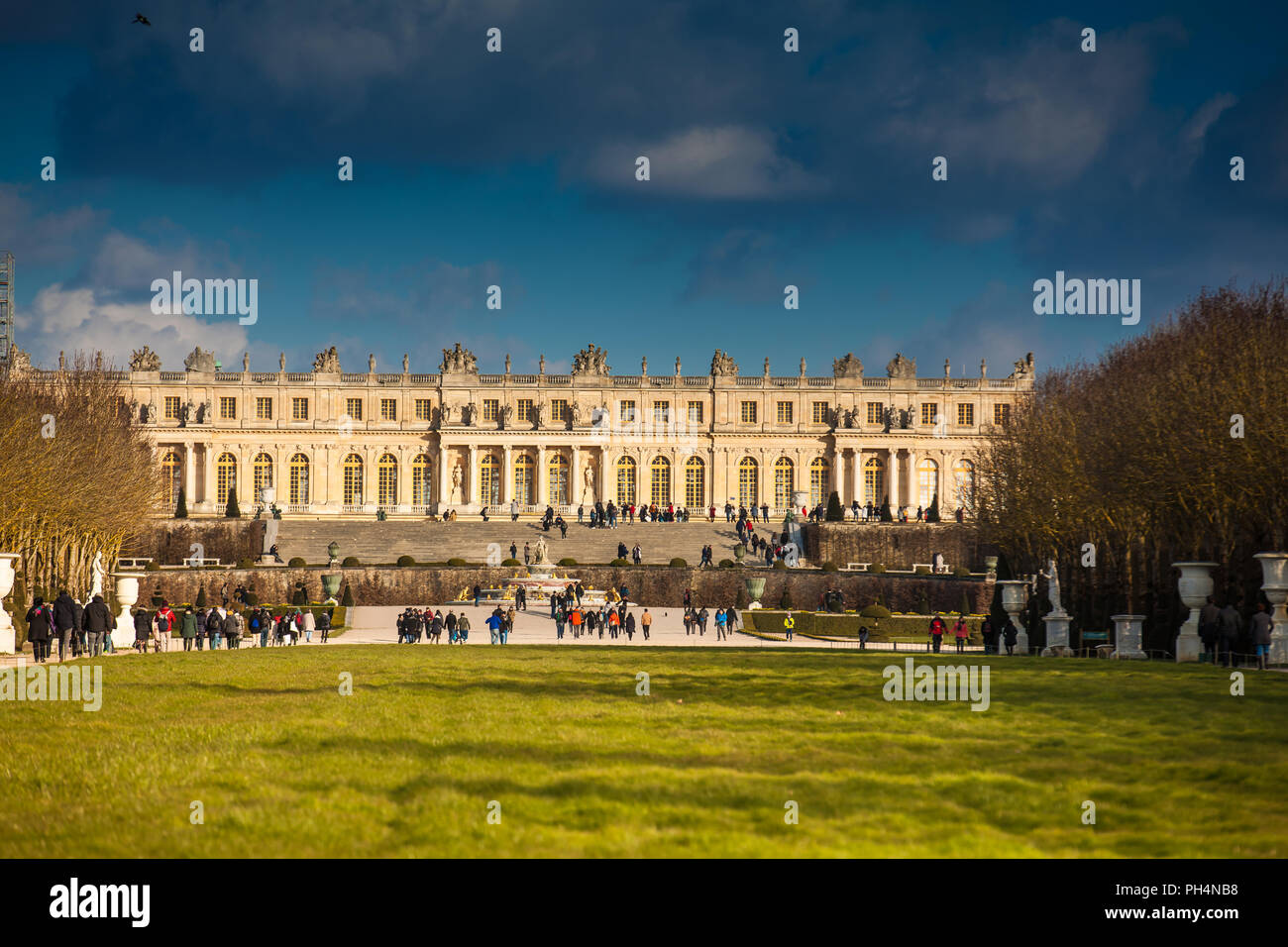 Giardino del Palazzo di Versailles in un gelido inverno giorno appena prima della primavera Foto Stock