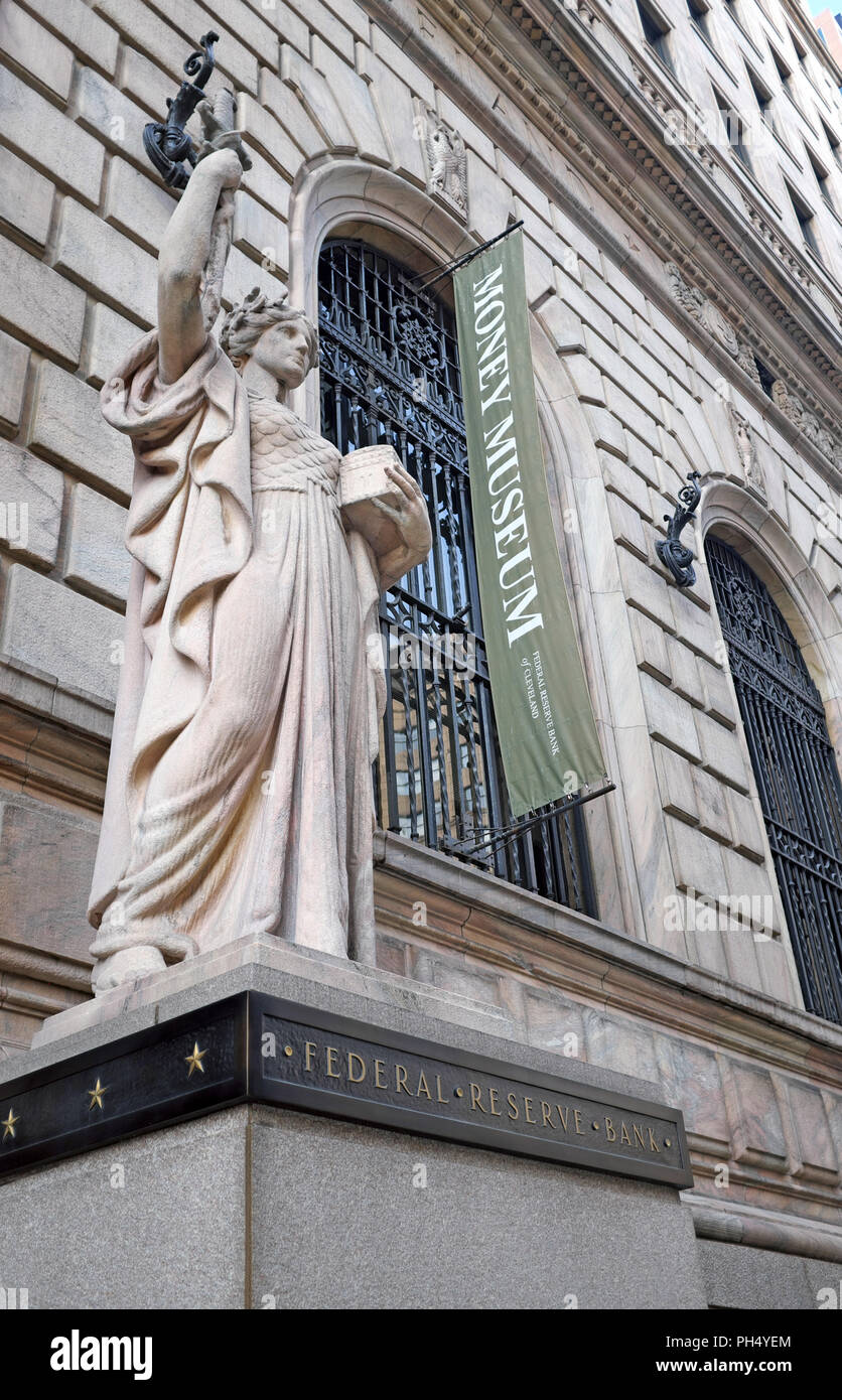 Statua di integrità da Henry Hering ha custodito il U.S. Quarto Distretto della Federal Reserve Bank, include ora il Museo della Moneta, dal 1933 in Cleveland. Foto Stock