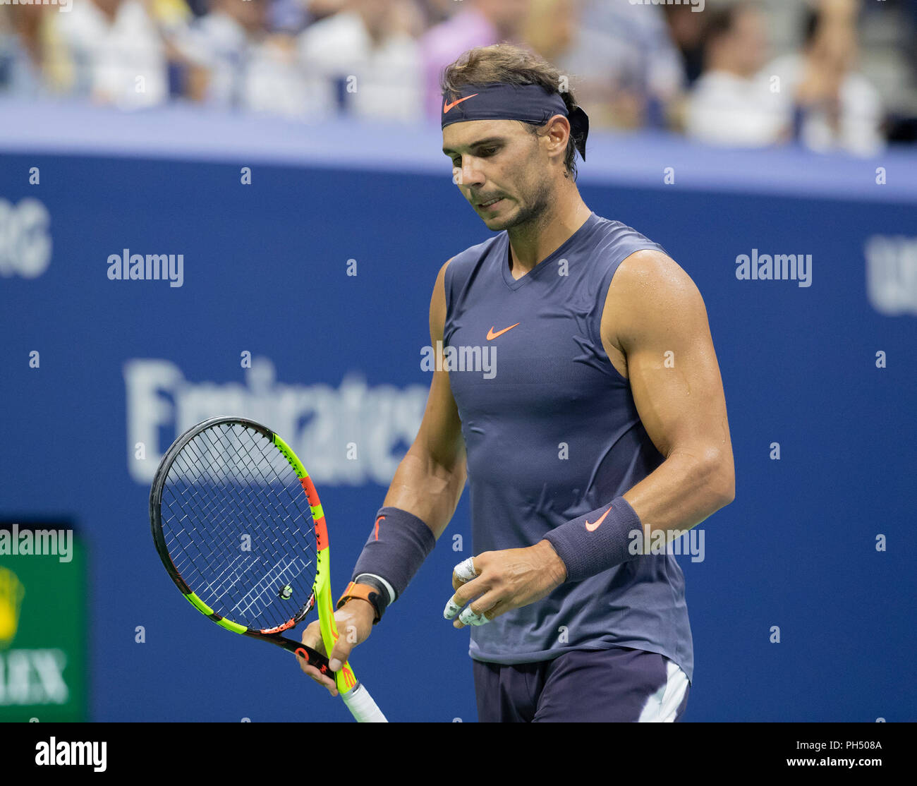 New York, Stati Uniti. Il 29 agosto, 2018. Rafael Nadal di Spagna reagisce durante l'US Open 2018 2° round match contro Vasek Pospisil del Canada presso l'USTA Billie Jean King National Tennis Center Credito: Lev Radin/Pacific Press/Alamy Live News Foto Stock