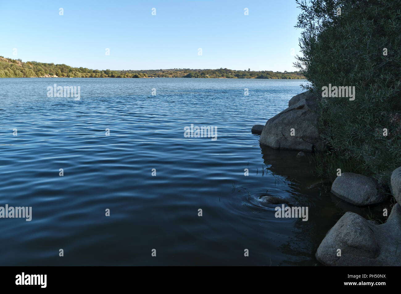 Vista pacifica in Povoa e Meadas Dam. Riserva naturale di Castelo de Vide, Portogallo Foto Stock