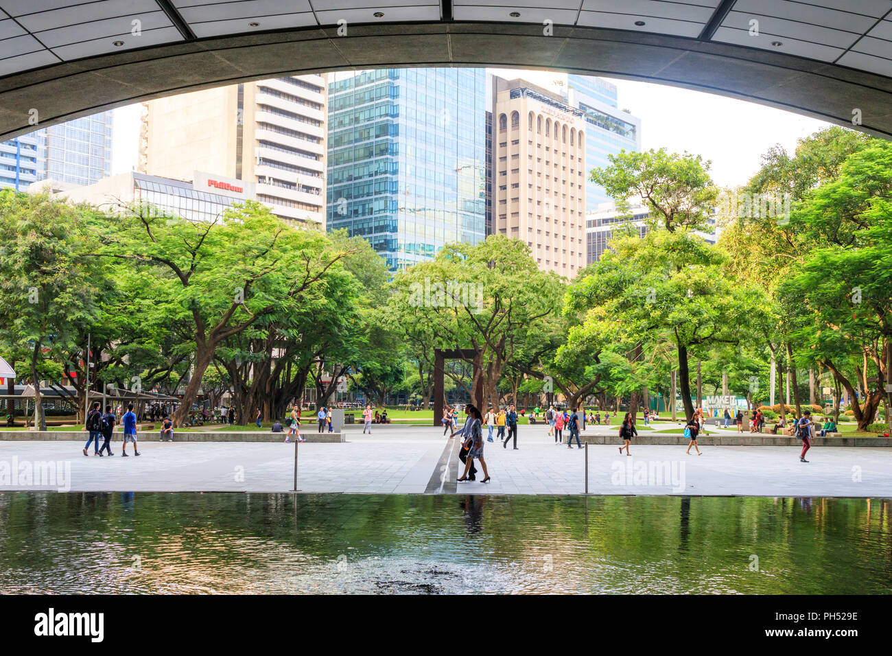 Makati, Filippine - 30 Luglio 2018: Ayala Triangle Gardens Foto Stock