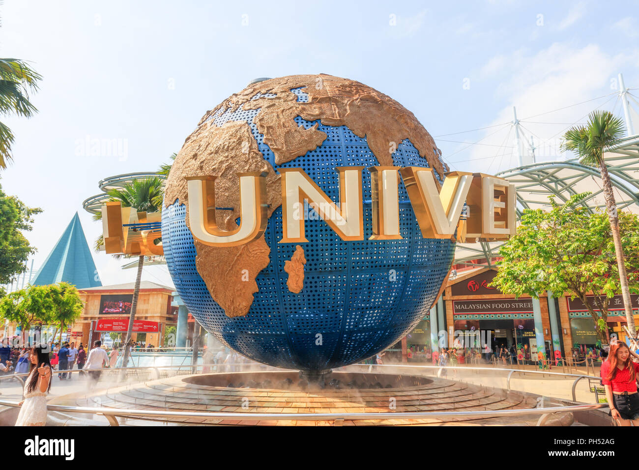 Singapore - Luglio 13, 2018: l'Universal Studios Singapore Globe Foto Stock