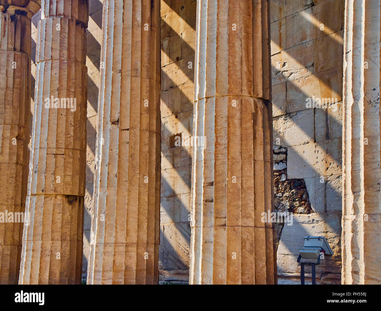 Colonne doriche dettaglio del Tempio di Efesto. Il Greco antico luogo di culto situato sul lato nord-ovest dell'agorà di Atene. Regione Attica, Foto Stock