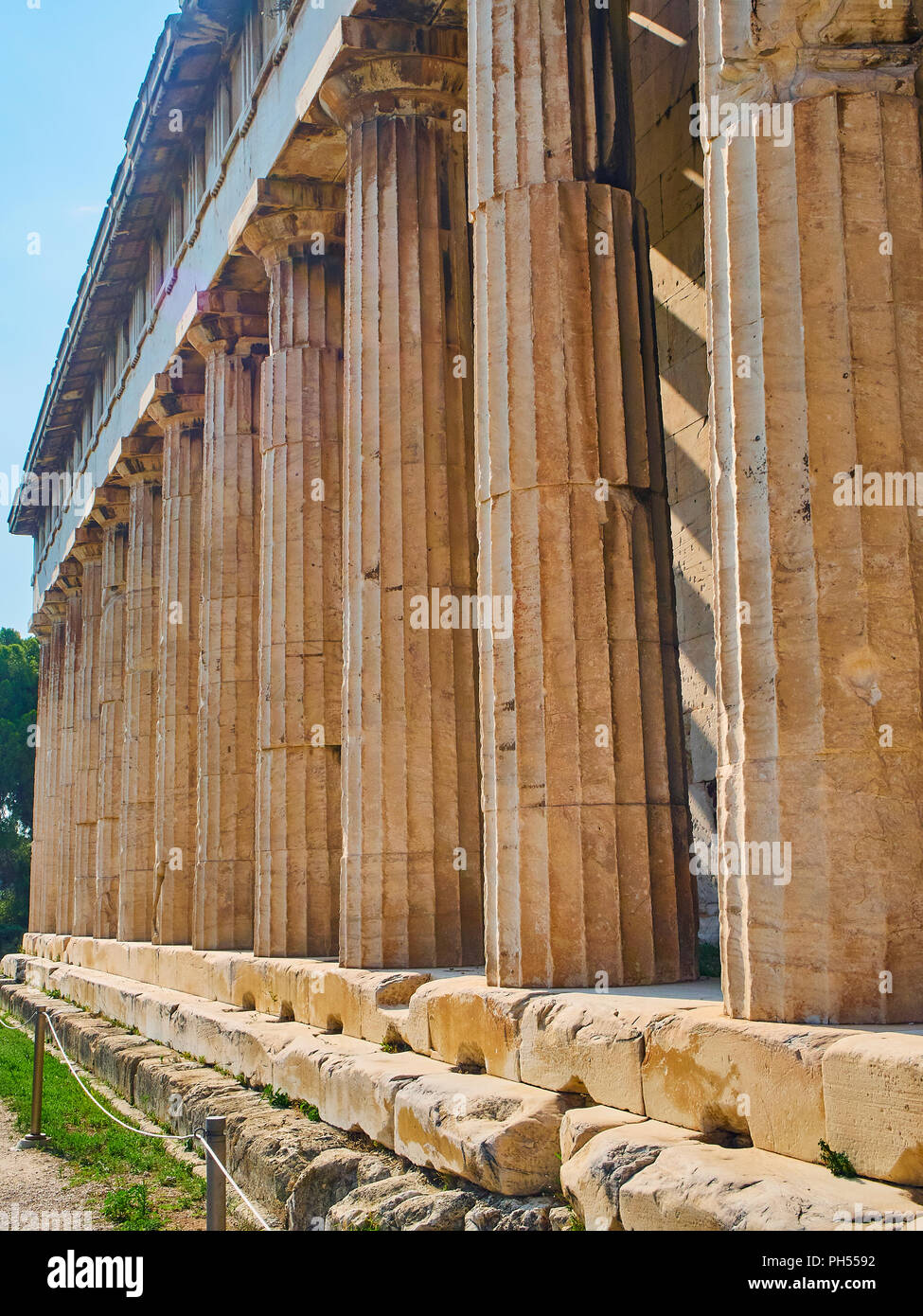 Peristilio dorico dettaglio del Tempio di Efesto. Il Greco antico luogo di culto situato sul lato nord-ovest dell'agorà di Atene. Regione Attica Foto Stock