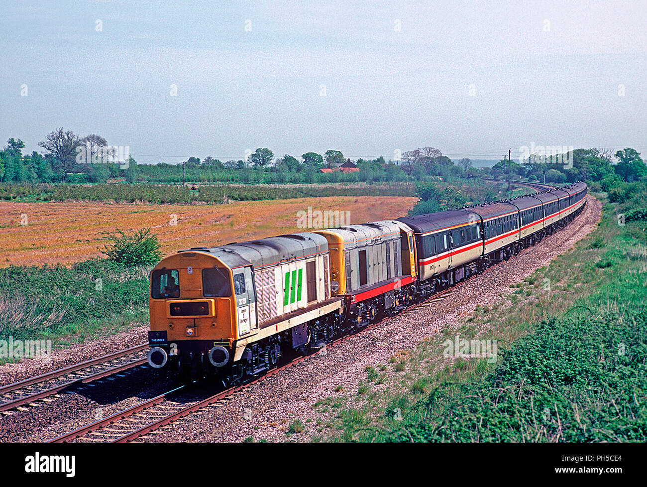 Una coppia di classe 20 locomotive diesel numeri 20131 e 20118 lavorando Hertfordshire Rail Tours " Big E' railtour a Creech St Michael il 2 maggio 1994. Foto Stock