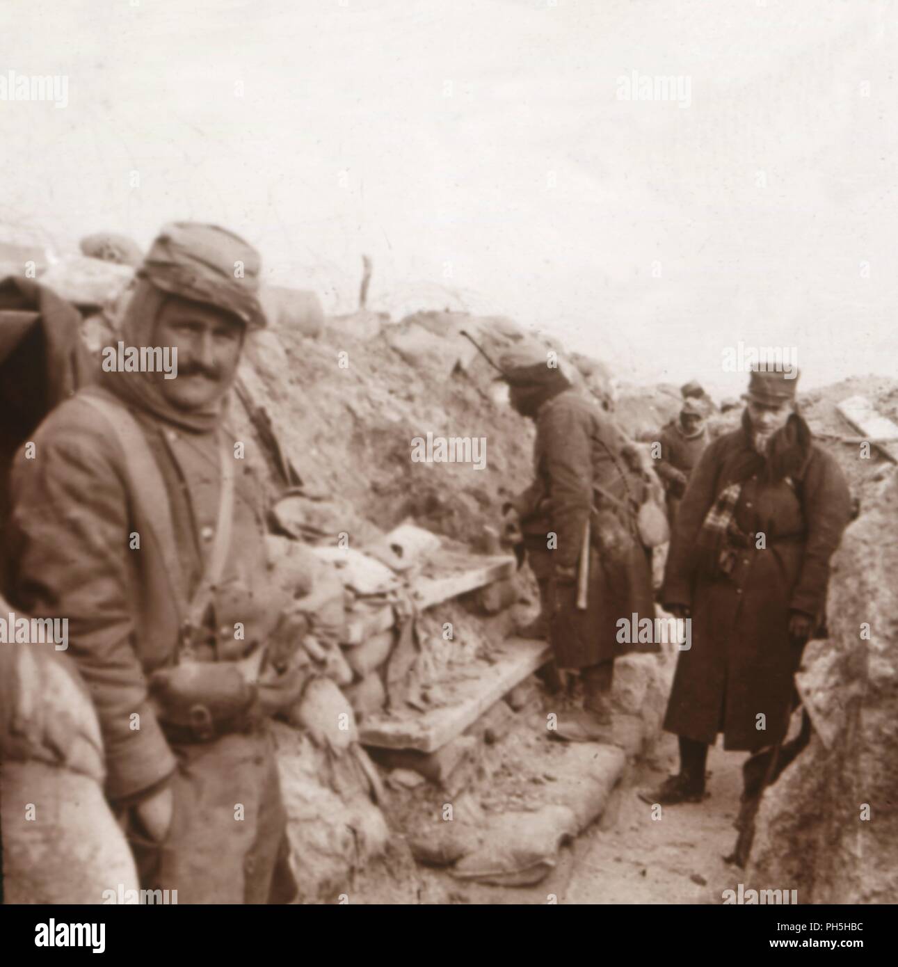 Soldati francesi in trincee, Perthes, nel nord della Francia, C1914-c1918. Artista: sconosciuto. Foto Stock