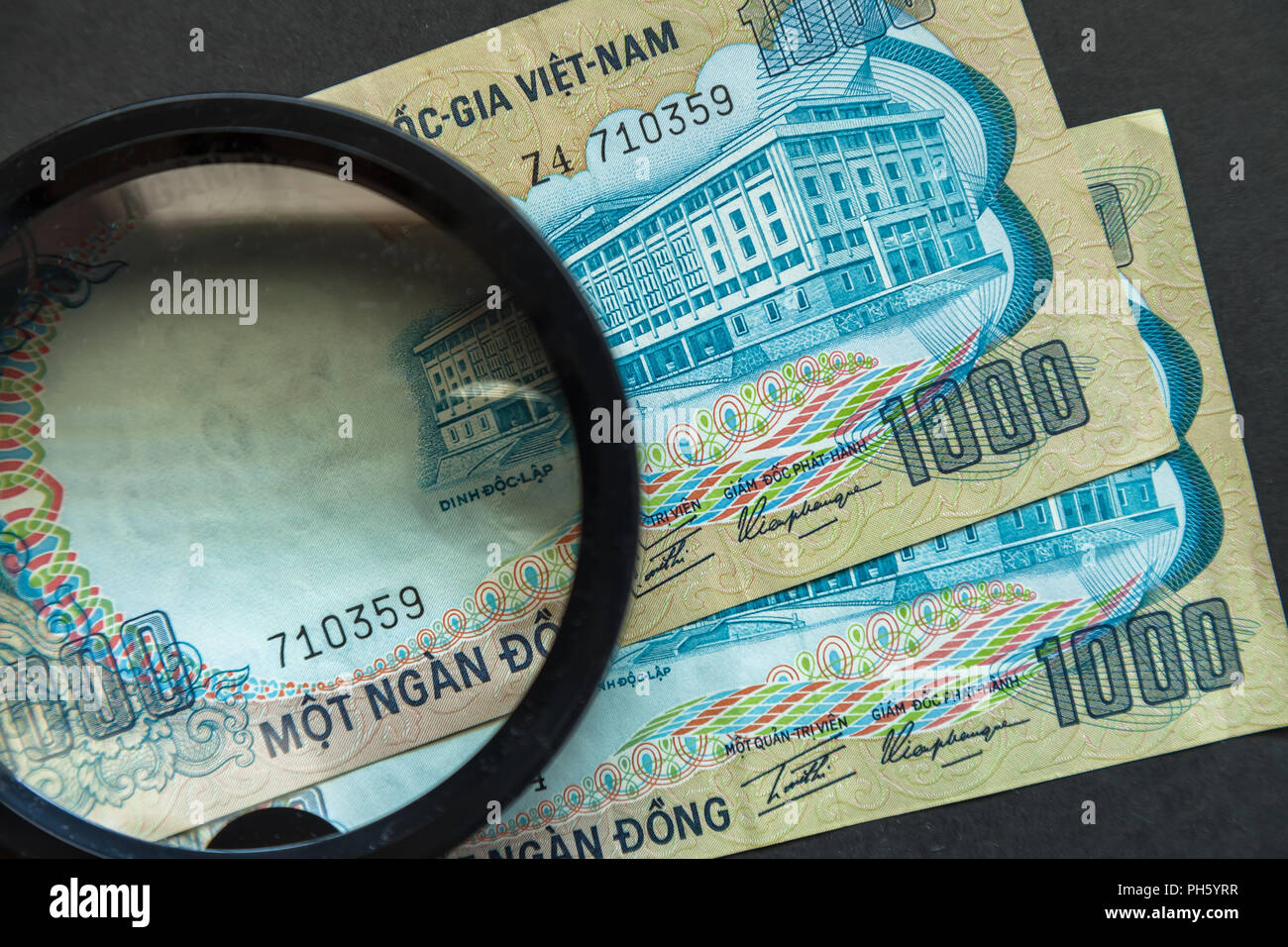 Reliquia del Sud Vietnam Repubblica banconote prima della caduta di Saigon nel 1975. Foto Stock