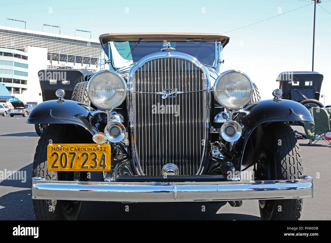 CONCORD, NC - Aprile 8, 2017: UN 1932 Buick automobile sul display in Pennzoil AutoFair classic car show tenutosi a Charlotte Motor Speedway. Foto Stock