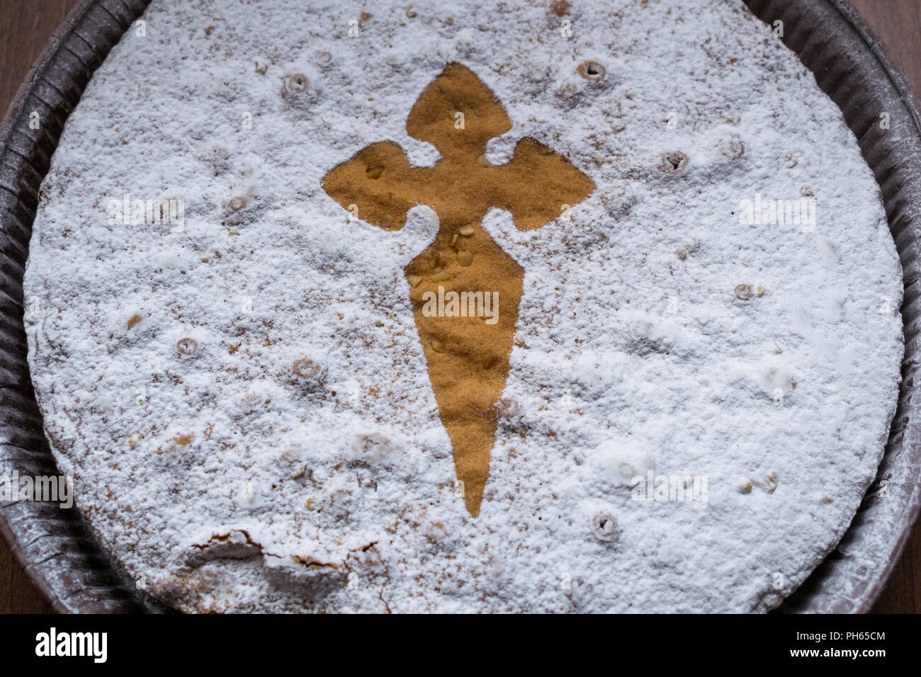 Tarta de Santiago spagnolo, torta di mandorle. Tipico dessert spagnolo Foto Stock