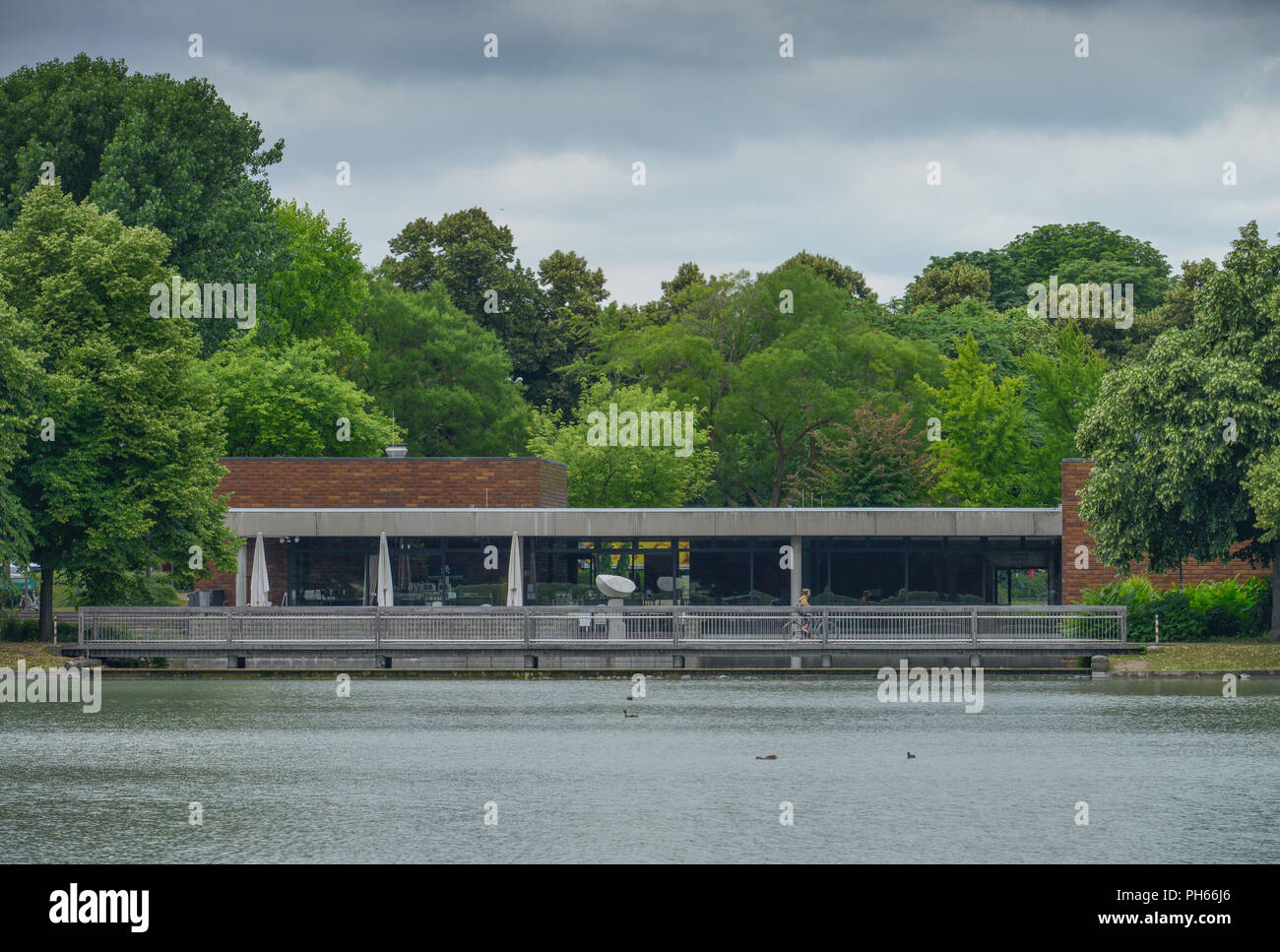 Museum fuer Ostasiatische Kunst, Aachener Weiher, Universitaetsstrasse, Koeln, Nordrhein-Westfalen, Deutschland Foto Stock