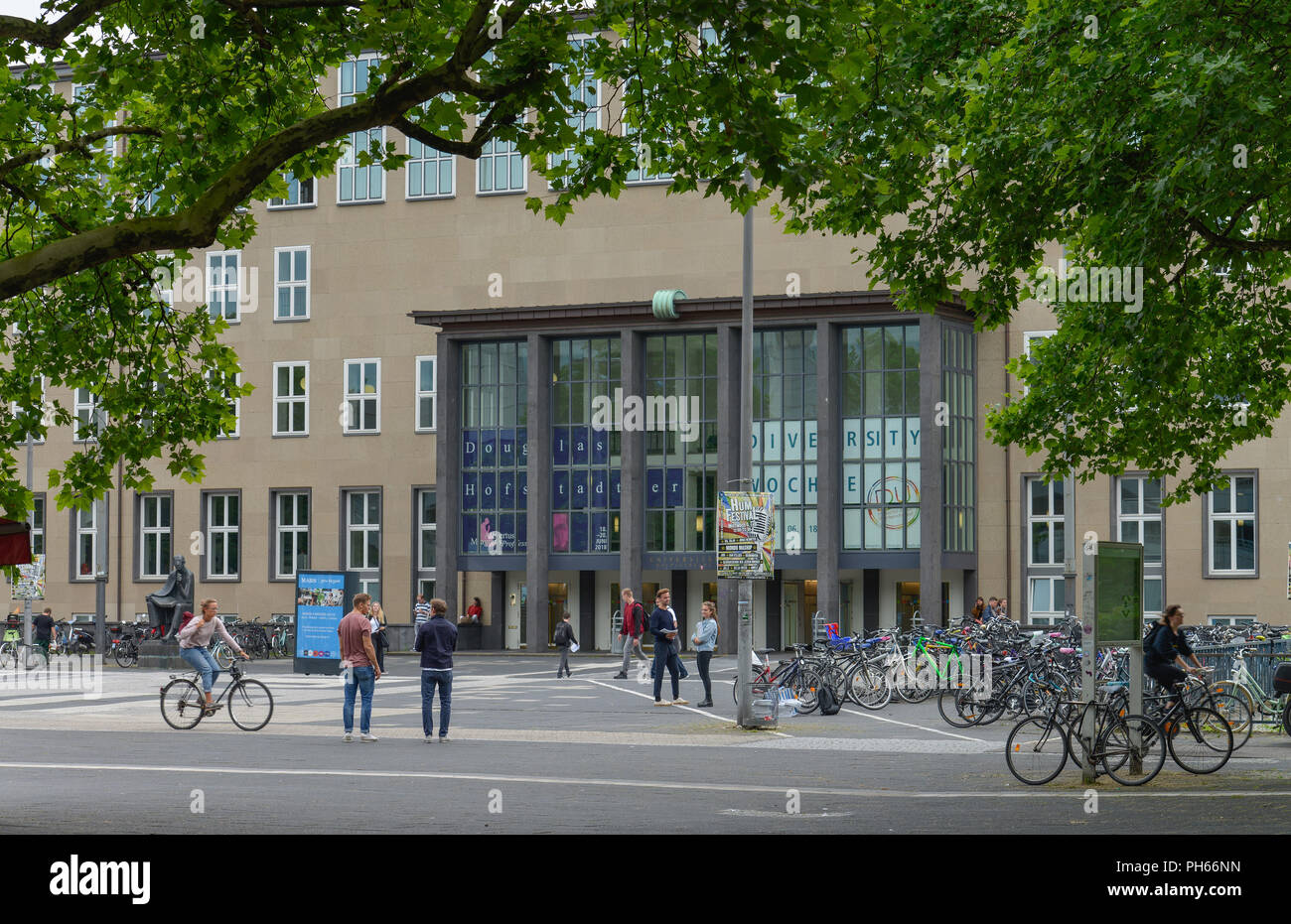 Universitaet zu Koeln, Hauptgebaeude, Albertus-Magnus-Platz, Lindenthal, Koeln, Nordrhein-Westfalen, Deutschland Foto Stock