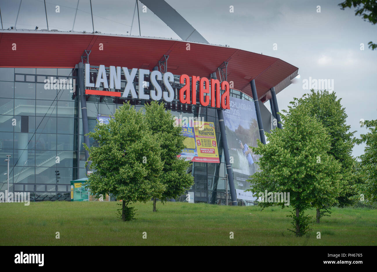 La Lanxess Arena, Willy-Brandt-Platz, Deutz, Koeln, Nordrhein-Westfalen, Deutschland Foto Stock