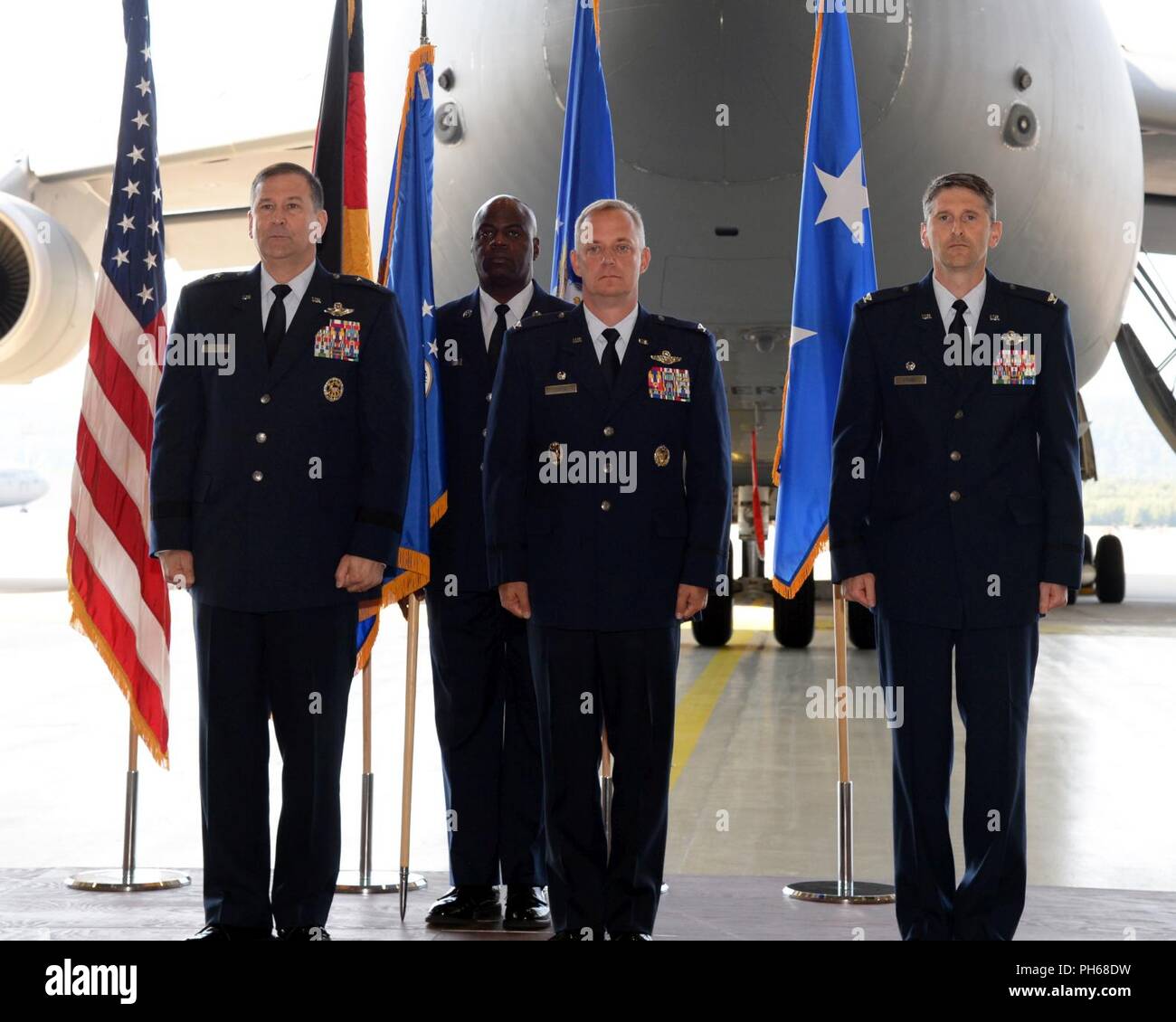 La 521st AMOW fornisce distribuita del comando e controllo, porta antenna e manutenzione aeromobili supporto al DoD organici e contratti di aerei commerciali di ponte aereo di esecuzione e il rifornimento di aria delle missioni in tutta la U.S. Forze aeree in Europa - Forze Aeree Africa area di responsabilità. Foto Stock