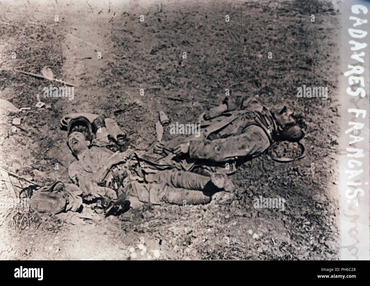 Corpi dei morti soldati francesi, C1914-c1918. Artista: sconosciuto. Foto Stock