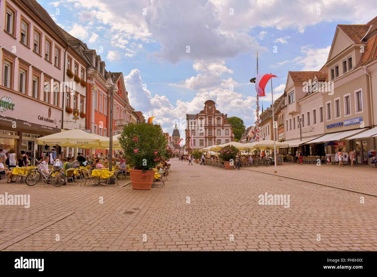 Speyer, Renania-Palatinato, Germania - Luglio 6, 2018: Biew di Main Street a Speyer. Foto Stock