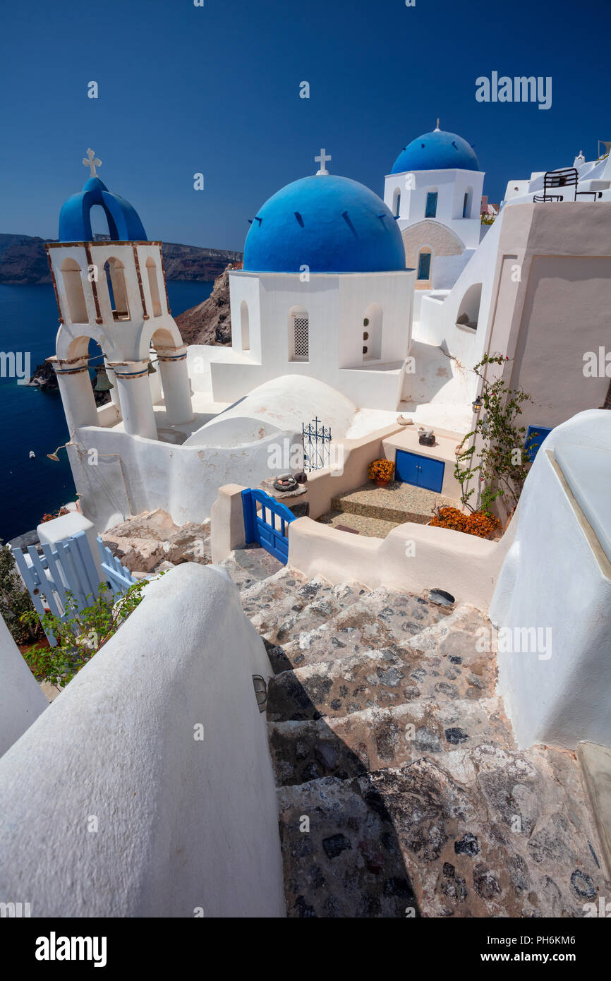 Oia - Santorini. Immagine delle cicladi famoso villaggio di Oia situato all' isola di Santorini, Egeo Meridionale, Grecia. Foto Stock