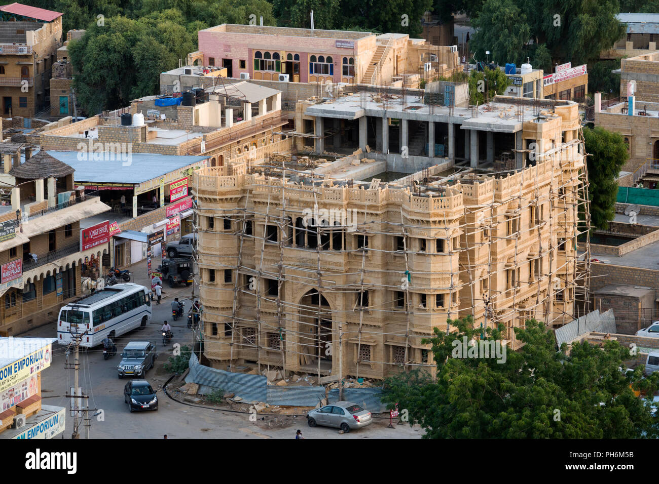 Hotel in pietra arenaria in costruzione a Jaisalmer, Rajasthan, India Foto Stock