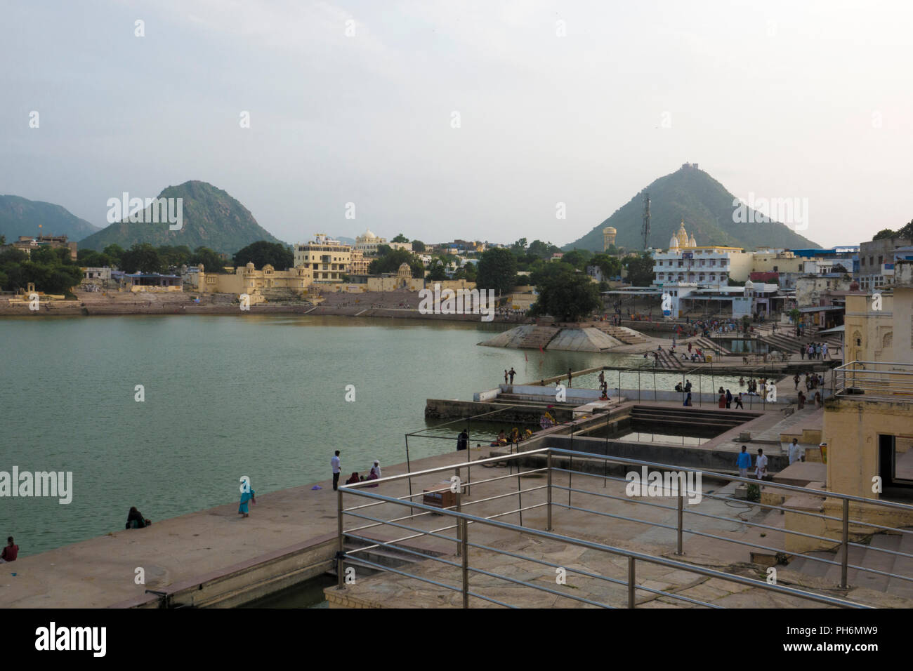 Il Santo acque del lago Pushkar, Rajasthan Foto Stock