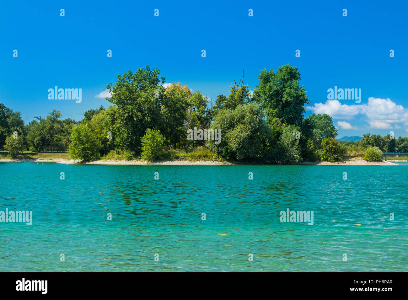 Zagabria, Croazia, lago Jarun, bella baia verde e soleggiata giornata estiva Foto Stock