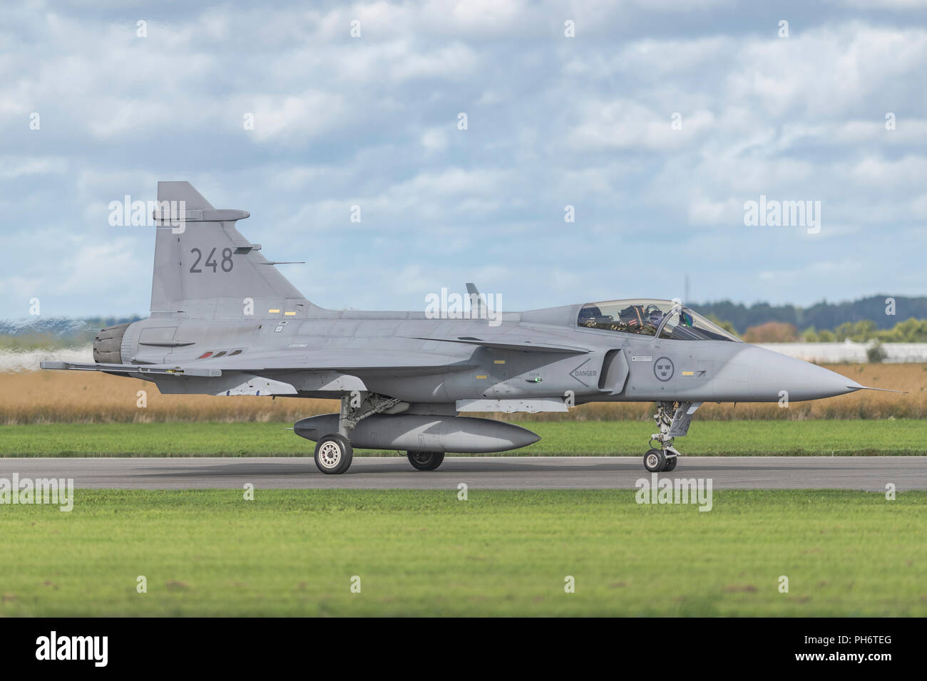 UPPSALA, Svezia, 25 Ago, 2018: svedese airforce JAS Gripen tassare fuori per il display dell'aria. Foto Stock