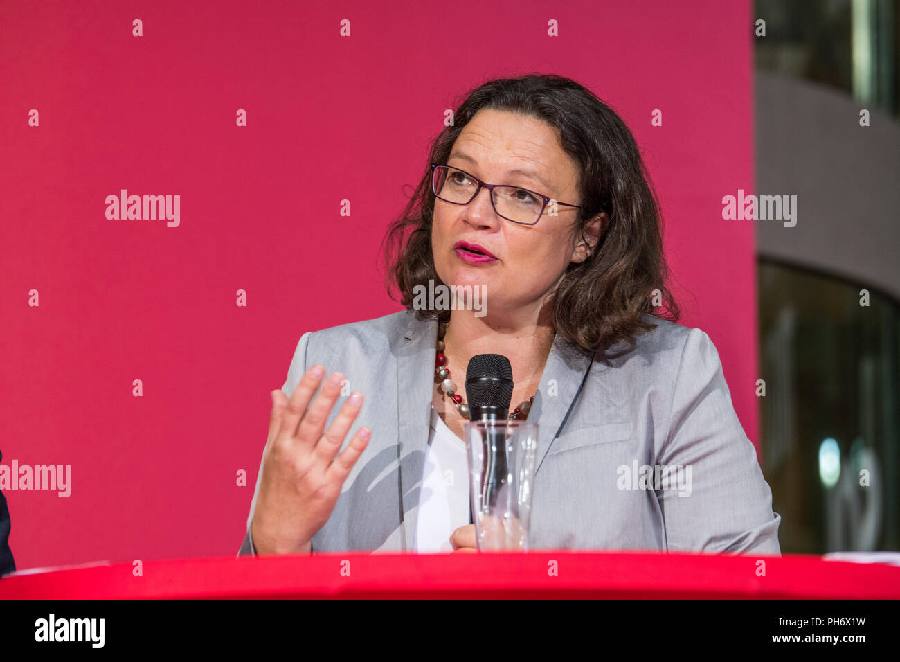 Andrea Nahles parlando a Willy Brandt House nel mese di agosto 2017 Foto Stock