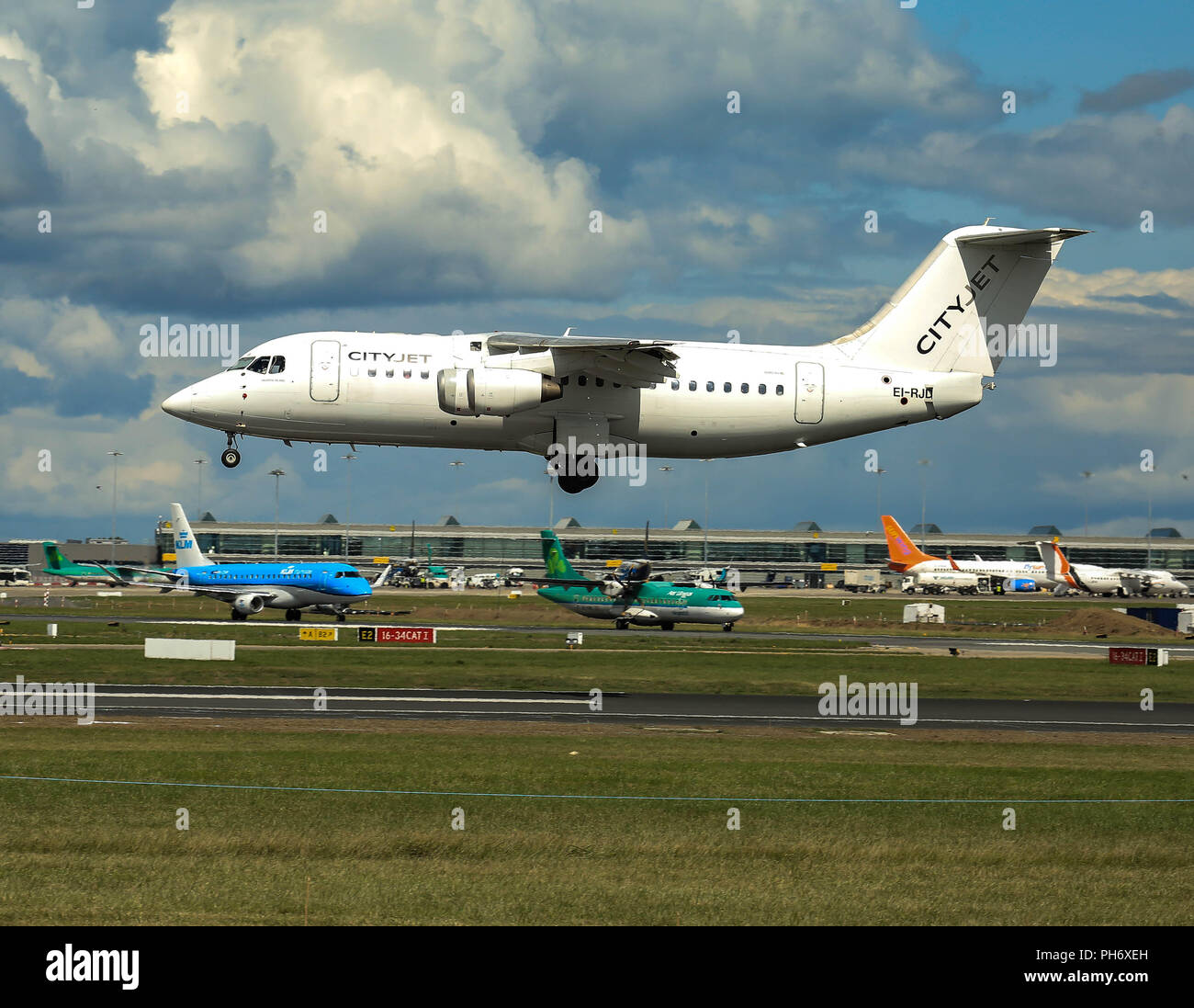 Aeroporto di Dublino gli sbarchi e partenze. Foto Stock