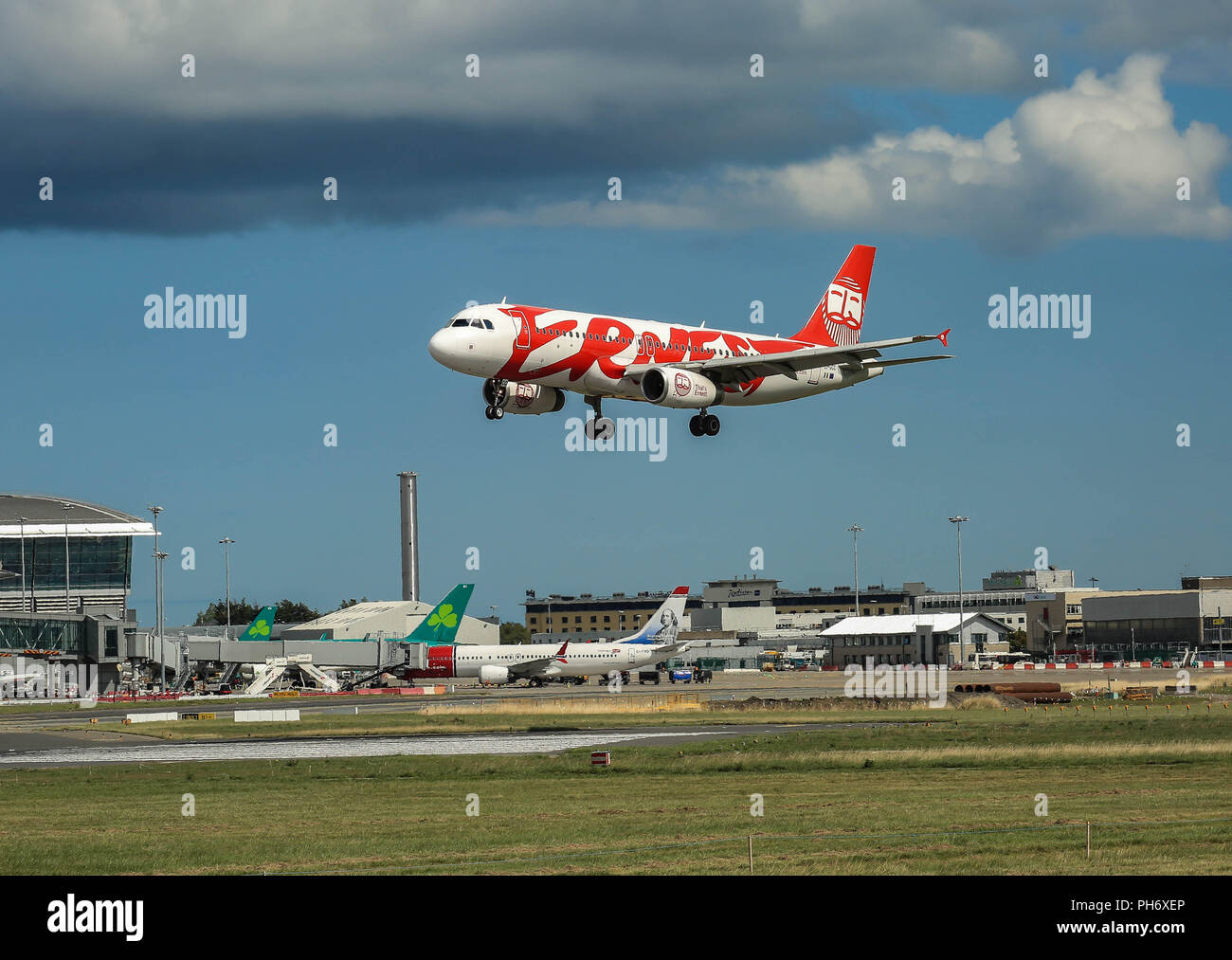 Aeroporto di Dublino gli sbarchi e partenze. Foto Stock