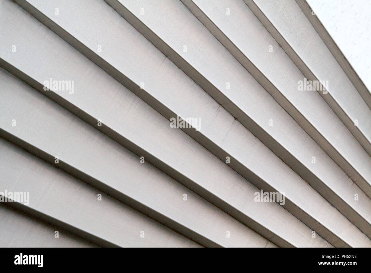 Una vista diagonale di una scala Foto Stock