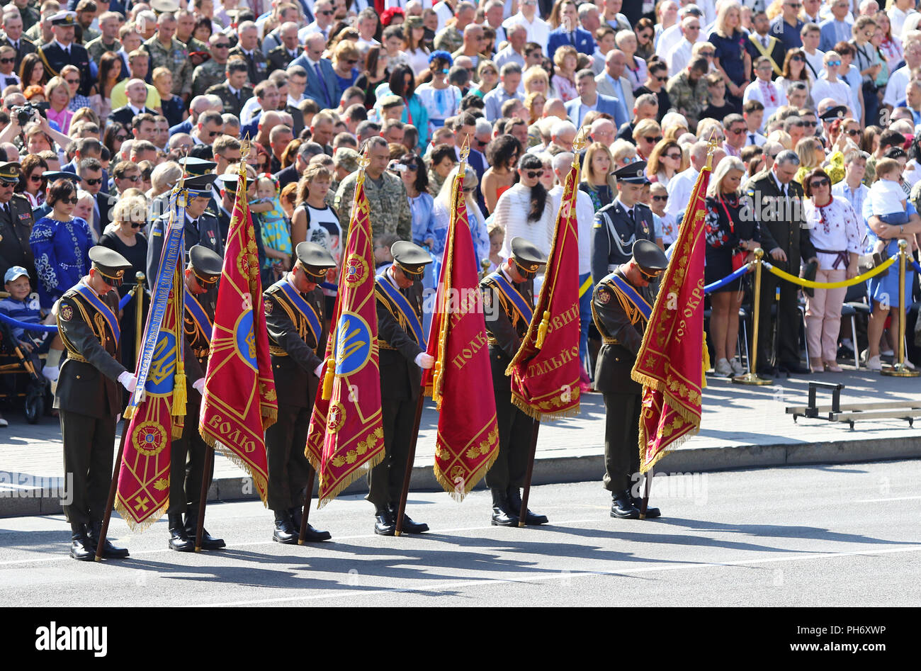 Kiev, Ucraina - 24 agosto 2018: parata militare a Kiev, dedicata al giorno di indipendenza dell'Ucraina. L'Ucraina celebra il 27 anniversario della Indepen Foto Stock