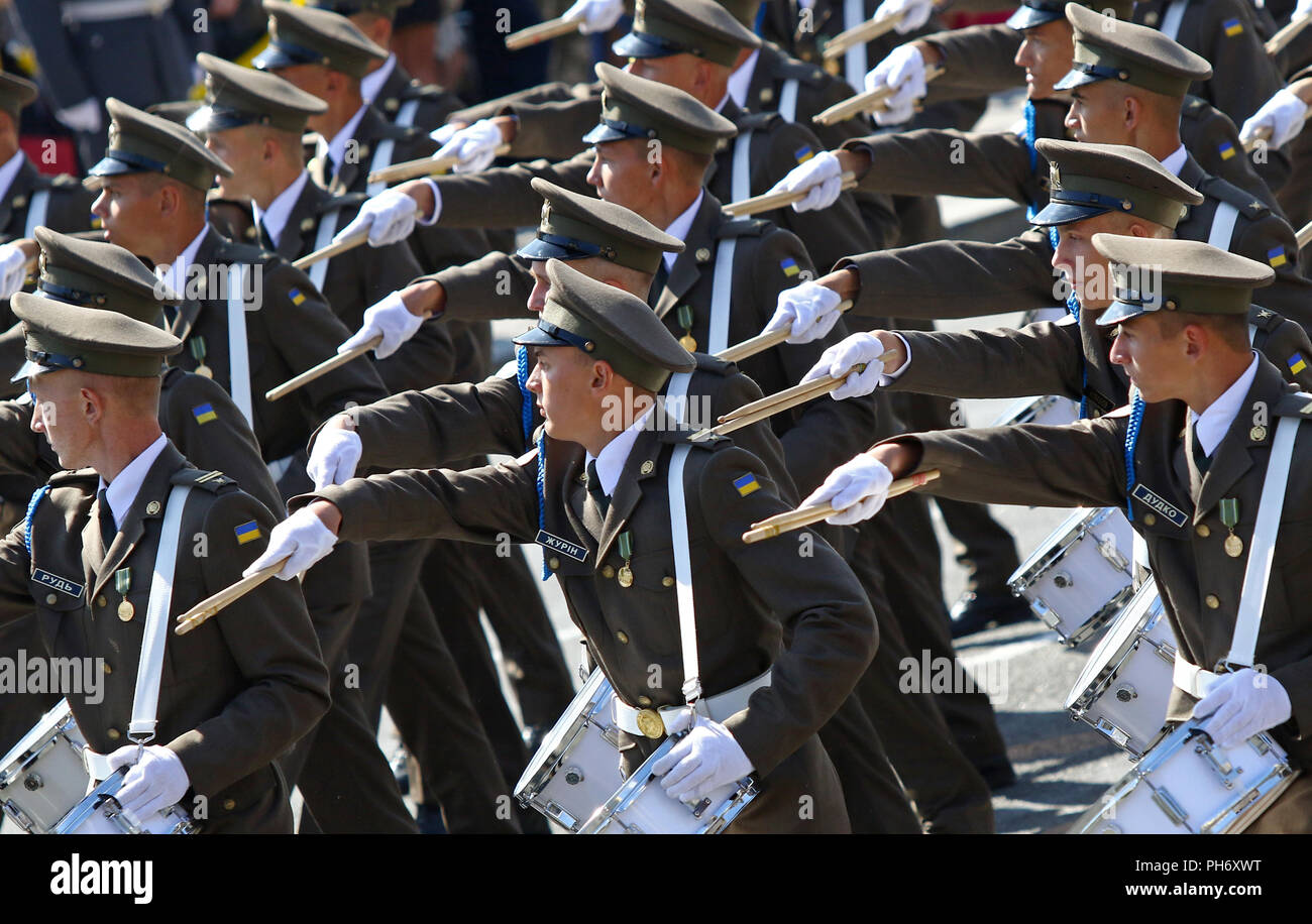 Kiev, Ucraina - 24 agosto 2018: musicisti nazionali della banda esemplificativo delle forze armate dell'Ucraina prendere parte alla parata militare a Kiev, ded Foto Stock