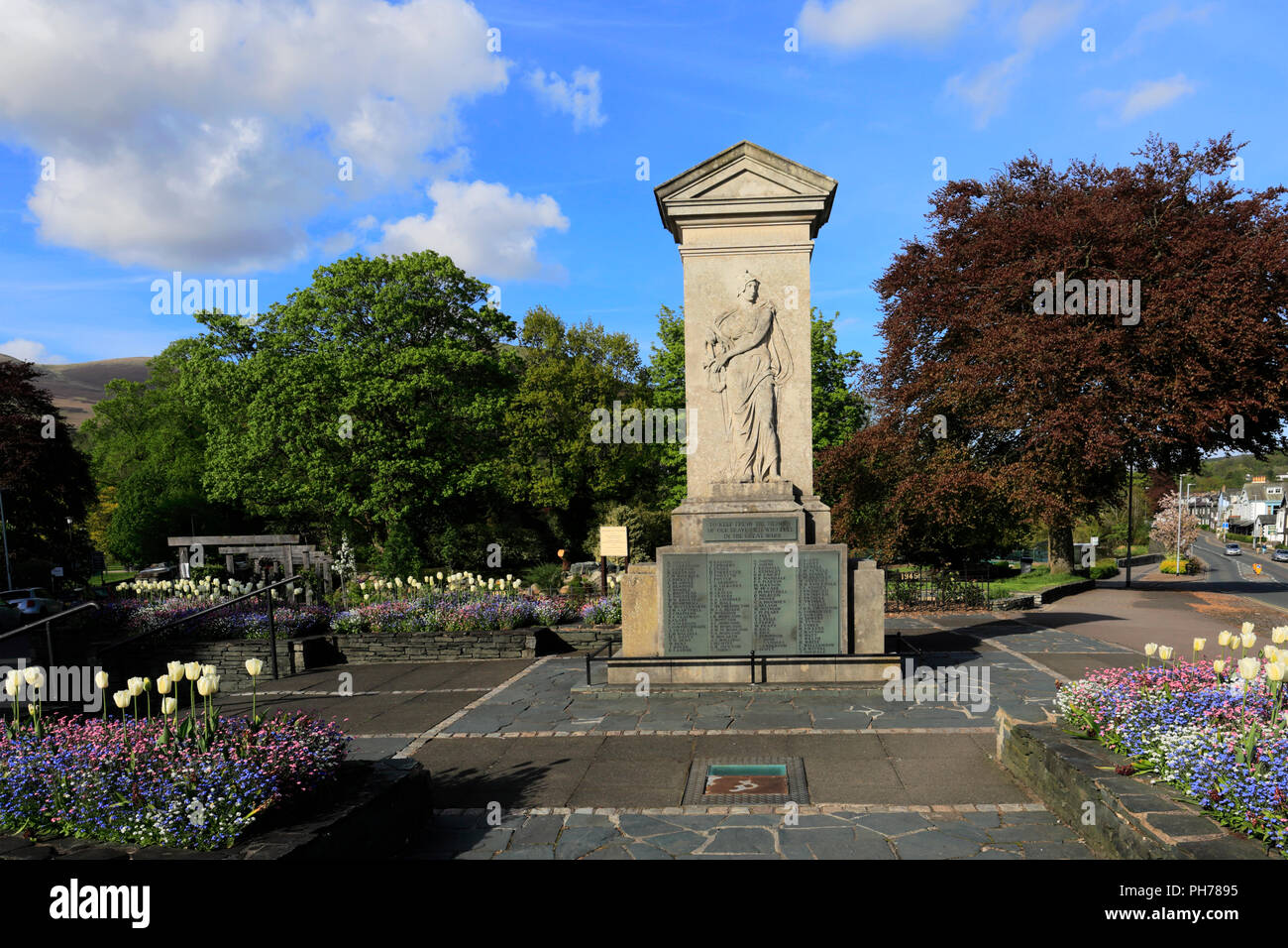 Fiori di Primavera in Fitz Park, Keswick Town, Parco Nazionale del Distretto dei Laghi, Cumbria County, England, Regno Unito Foto Stock