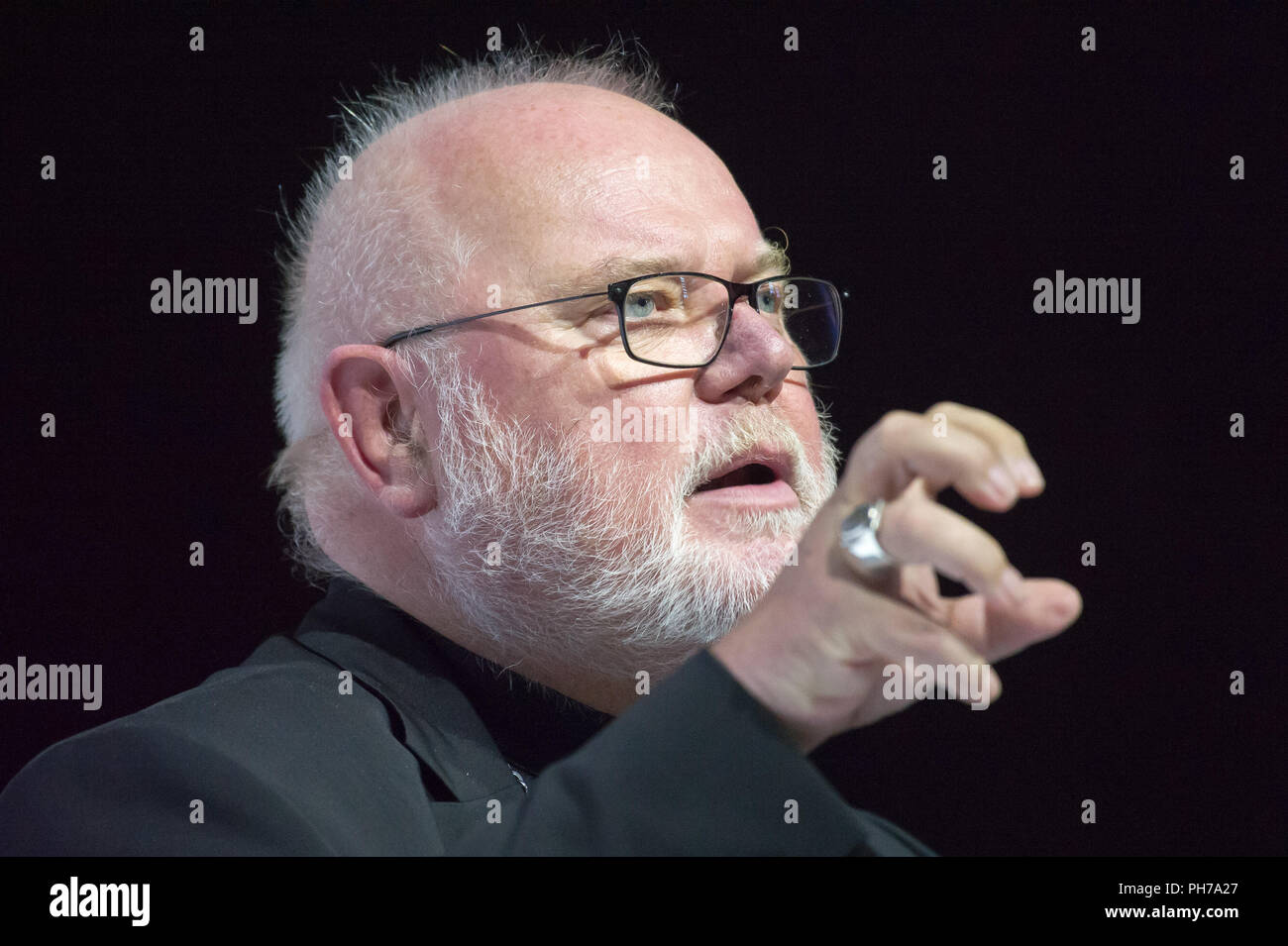Gdansk, Polonia. Il 30 agosto 2018. Il Cardinale Reinhard Marx, Arcivescovo di Monaco e Frisinga, Presidente della Conferenza Episcopale Tedesca e Presidente della Commissione delle Conferenze Episcopali della Comunità europea, Coordinatore del Consiglio per l'economia, membro del consiglio del cardinale consiglieri durante il suo intervento nella solidarietà europea centro ECS a Danzica, Polonia. 30 agosto 2018 © Wojciech Strozyk / Alamy Live News Foto Stock