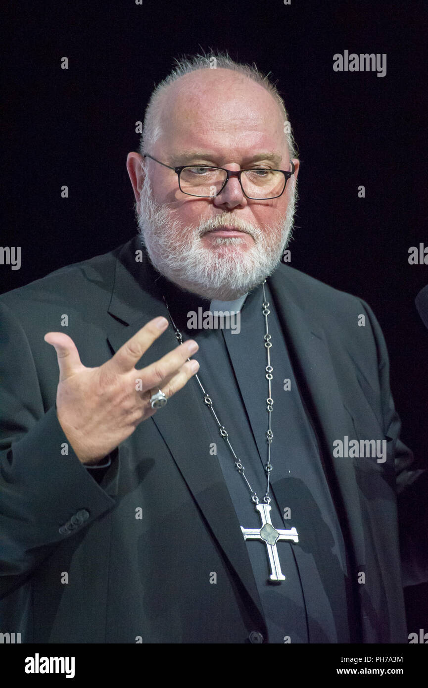 Gdansk, Polonia. Il 30 agosto 2018. Il Cardinale Reinhard Marx, Arcivescovo di Monaco e Frisinga, Presidente della Conferenza Episcopale Tedesca e Presidente della Commissione delle Conferenze Episcopali della Comunità europea, Coordinatore del Consiglio per l'economia, membro del consiglio del cardinale consiglieri durante il suo intervento nella solidarietà europea centro ECS a Danzica, Polonia. 30 agosto 2018 © Wojciech Strozyk / Alamy Live News Foto Stock