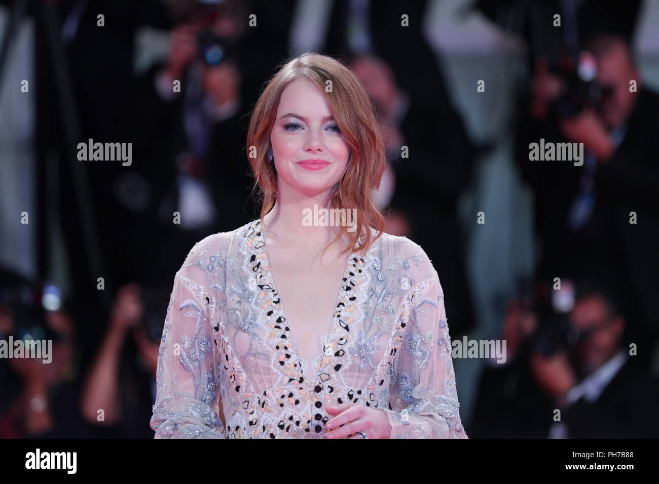 Venezia, Italia. Il 30 agosto, 2018. L'attrice Emma Stone assiste la premiere del film 'L' preferito al settantacinquesimo Venice International Film Festival di Venezia (Italia), il 30 agosto 2018. Credito: Cheng Tingting/Xinhua/Alamy Live News Foto Stock