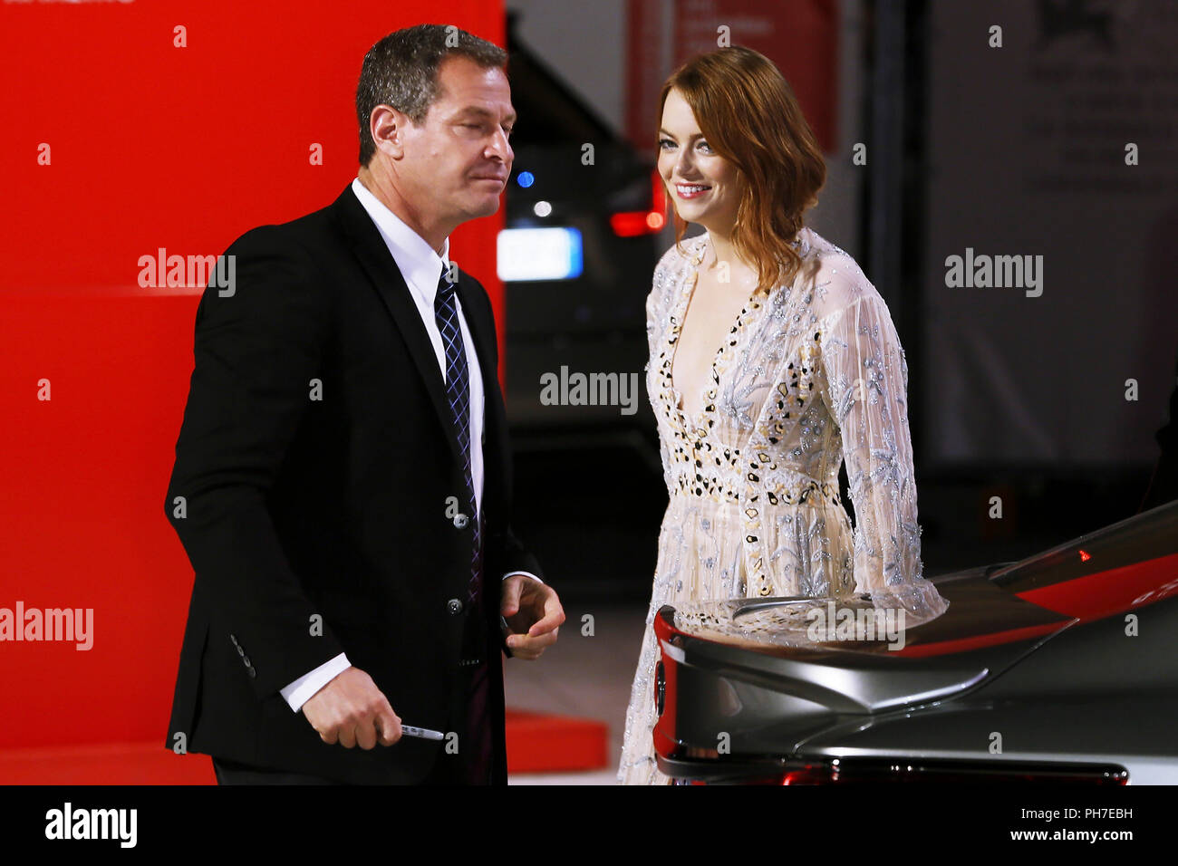 Venezia, Italia. Il 30 agosto 2018. La pietra della Emma assiste il "favorito" première su agosto 30, 2018 a Venezia, Italia.(da Mark Cape/Insidefoto) Credito: insidefoto srl/Alamy Live News Foto Stock