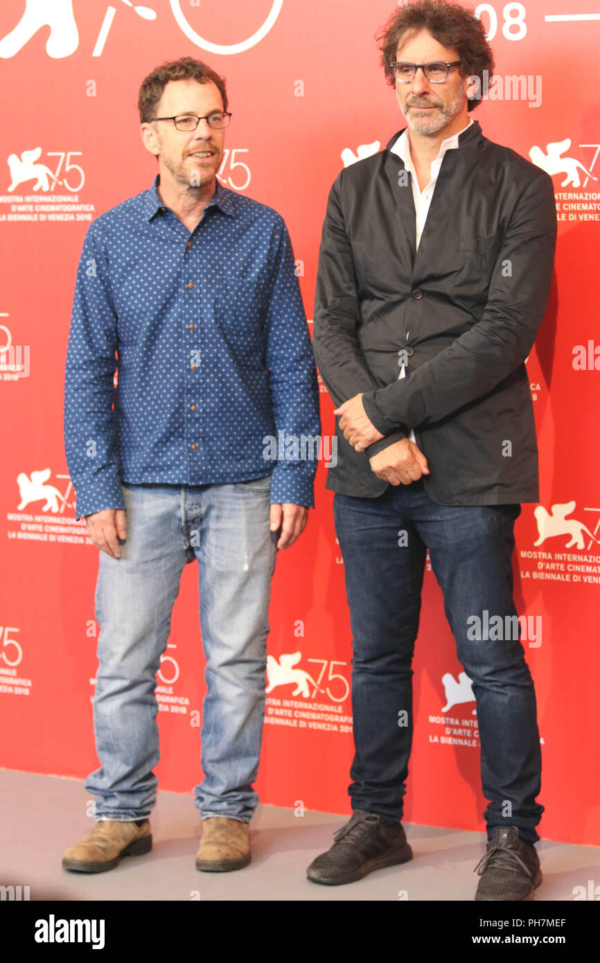 Venezia, Italia, Lido di Venezia, 31 Agosto, 2018 : i registi Joel Coen ed Ethan Coen al photocall del film "La ballata di Buster Scruggs'. Settantacinquesimo Venice International Film Festival. Foto © Ottavia Da Re/Sintesi/Alamy Live News Foto Stock