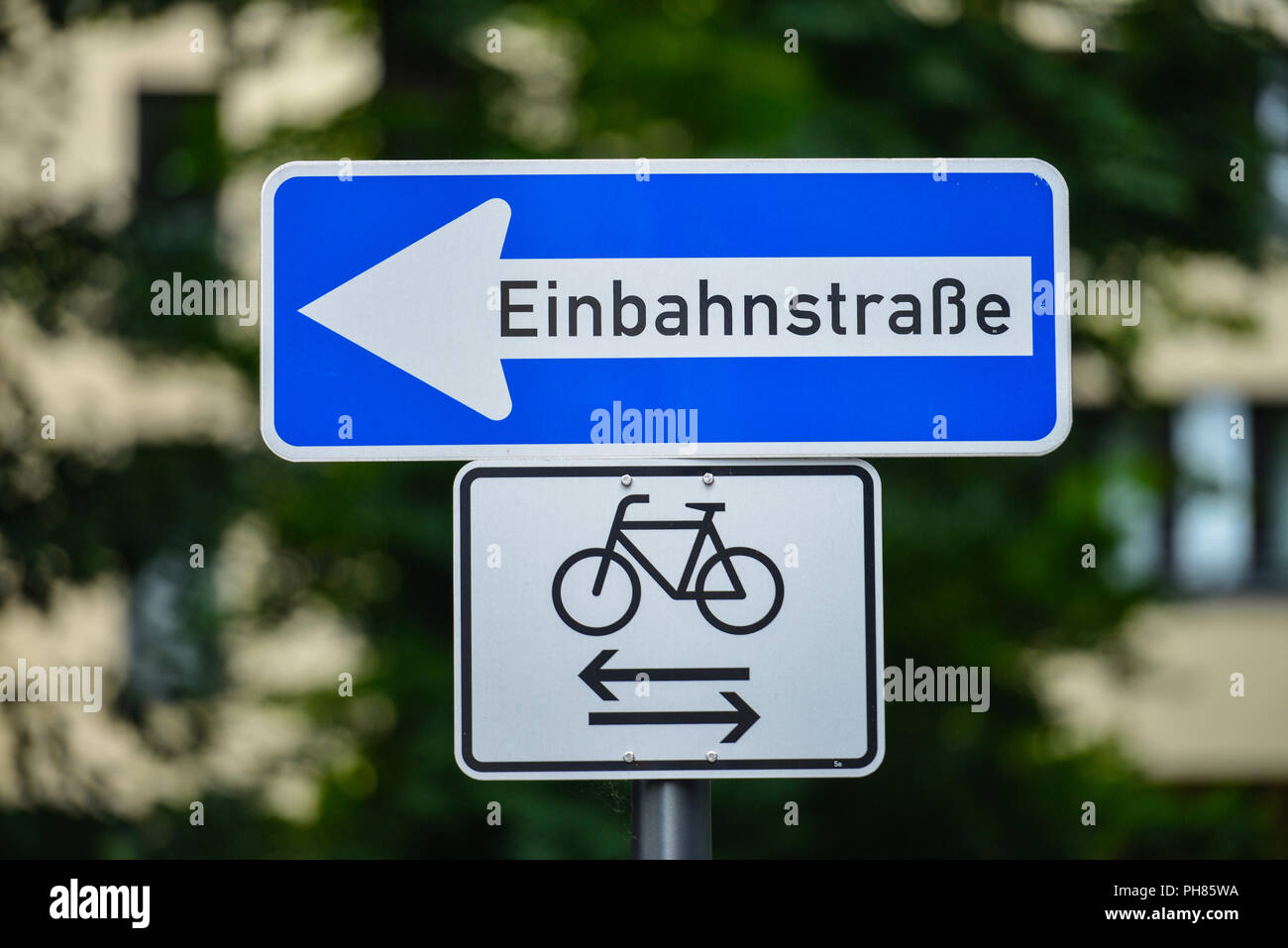 Schild, Einbahnstrasse, Koeln, Nordrhein-Westfalen, Deutschland Foto Stock