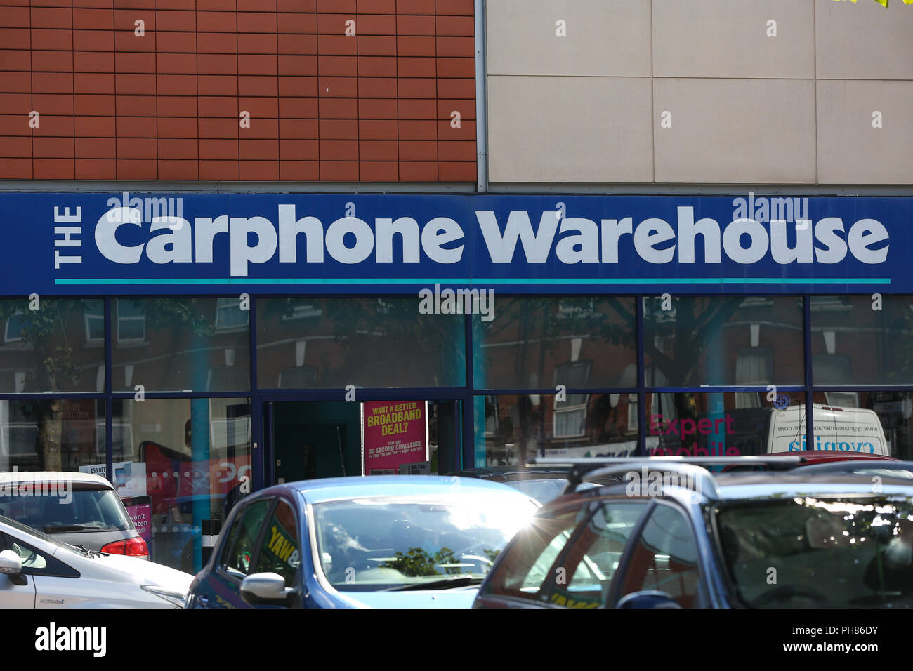 Vista di Carphone Warehouse store nel nord di Londra. Secondo Dixons Carphone un enorme violazione dei dati che ha avuto luogo nel giugno 2017 coinvolti 10 milioni di clienti, fino dalla sua stima originaria di 1,2 milioni. Dotato di: Vista Dove: Londra, Regno Unito quando: 31 lug 2018 Credit: Dinendra Haria/WENN Foto Stock