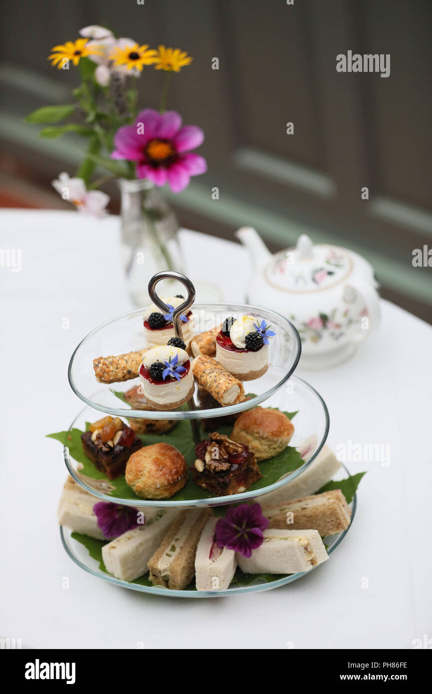 Una selezione di splendidi dolci casalinghi, Pasties, focaccine e panini. Foto Stock