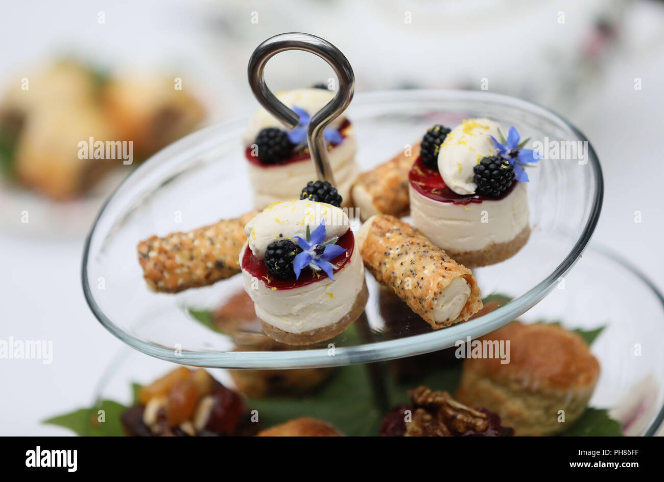 Una selezione di splendidi dolci casalinghi, Pasties, focaccine e panini. Foto Stock