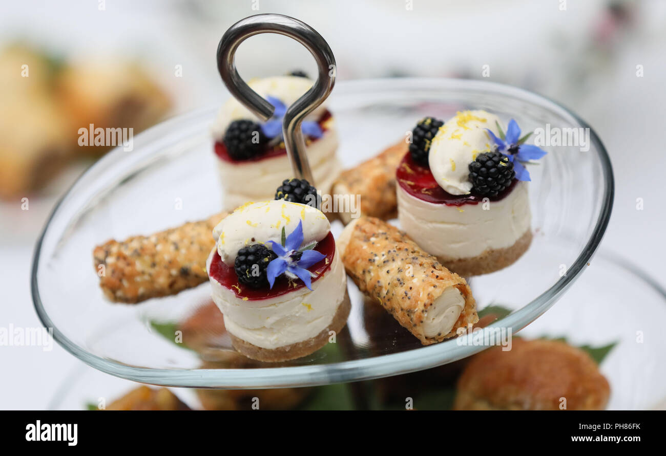Una selezione di splendidi dolci casalinghi, Pasties, focaccine e panini. Foto Stock