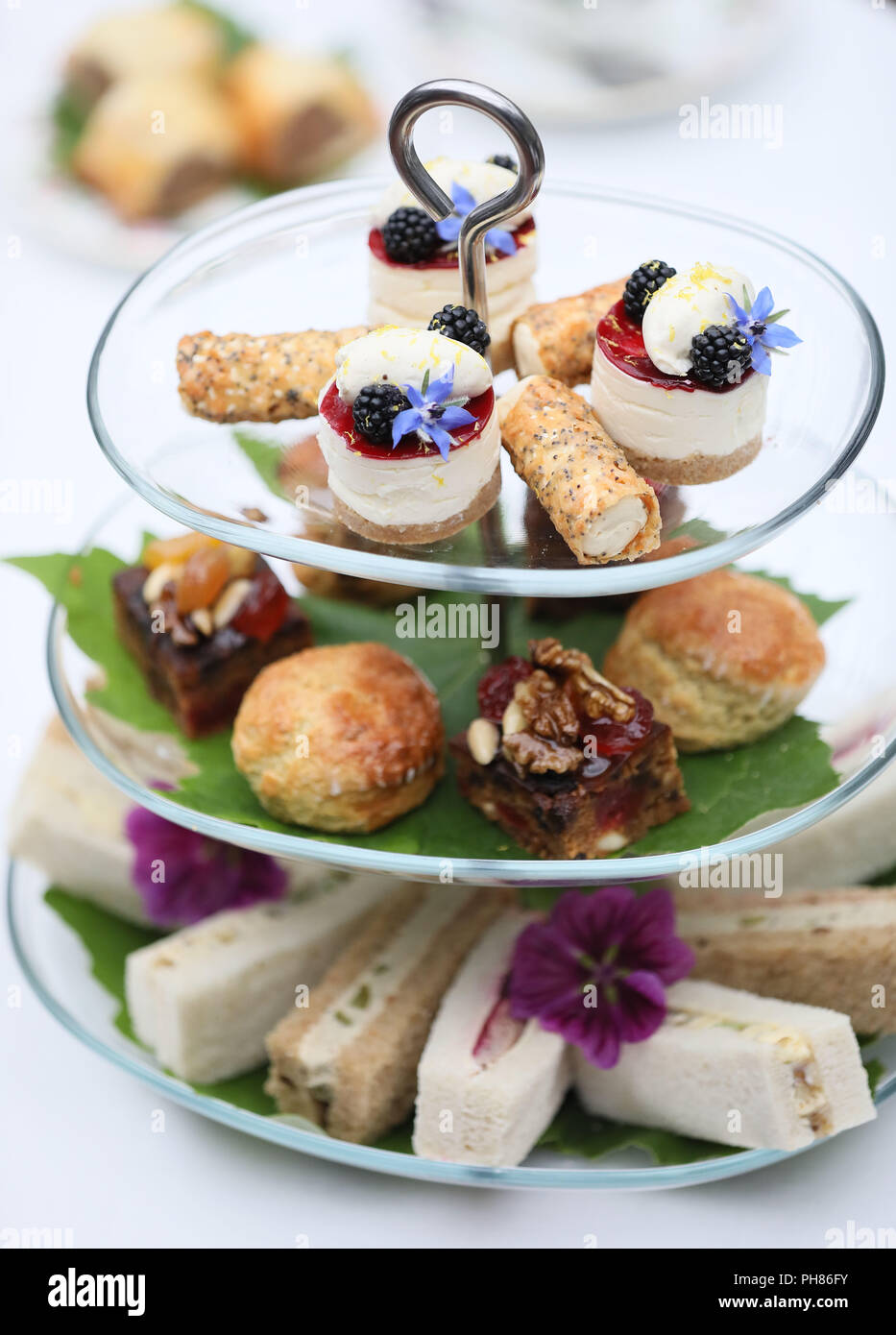 Una selezione di splendidi dolci casalinghi, Pasties, focaccine e panini. Foto Stock