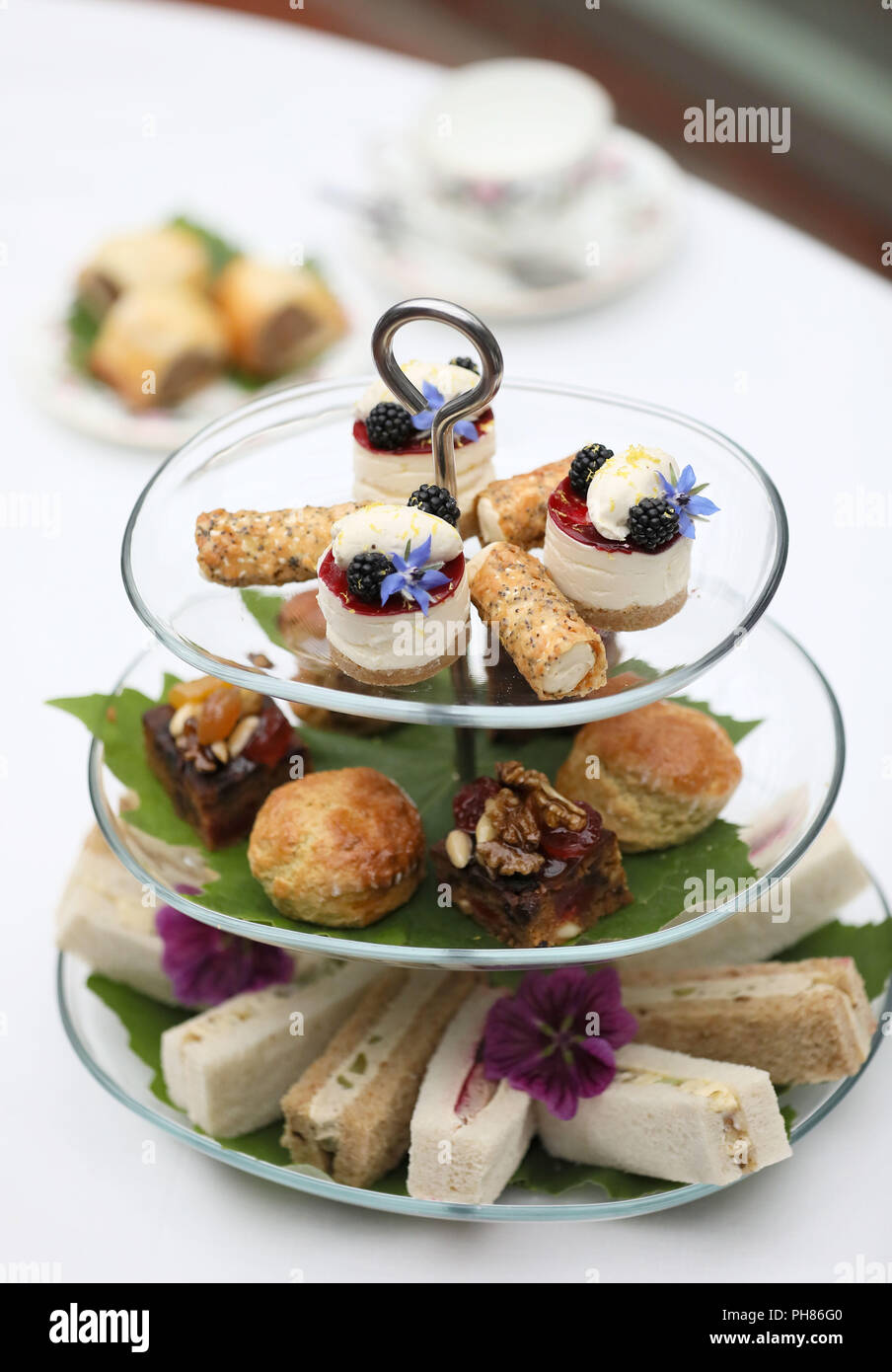 Una selezione di splendidi dolci casalinghi, Pasties, focaccine e panini. Foto Stock