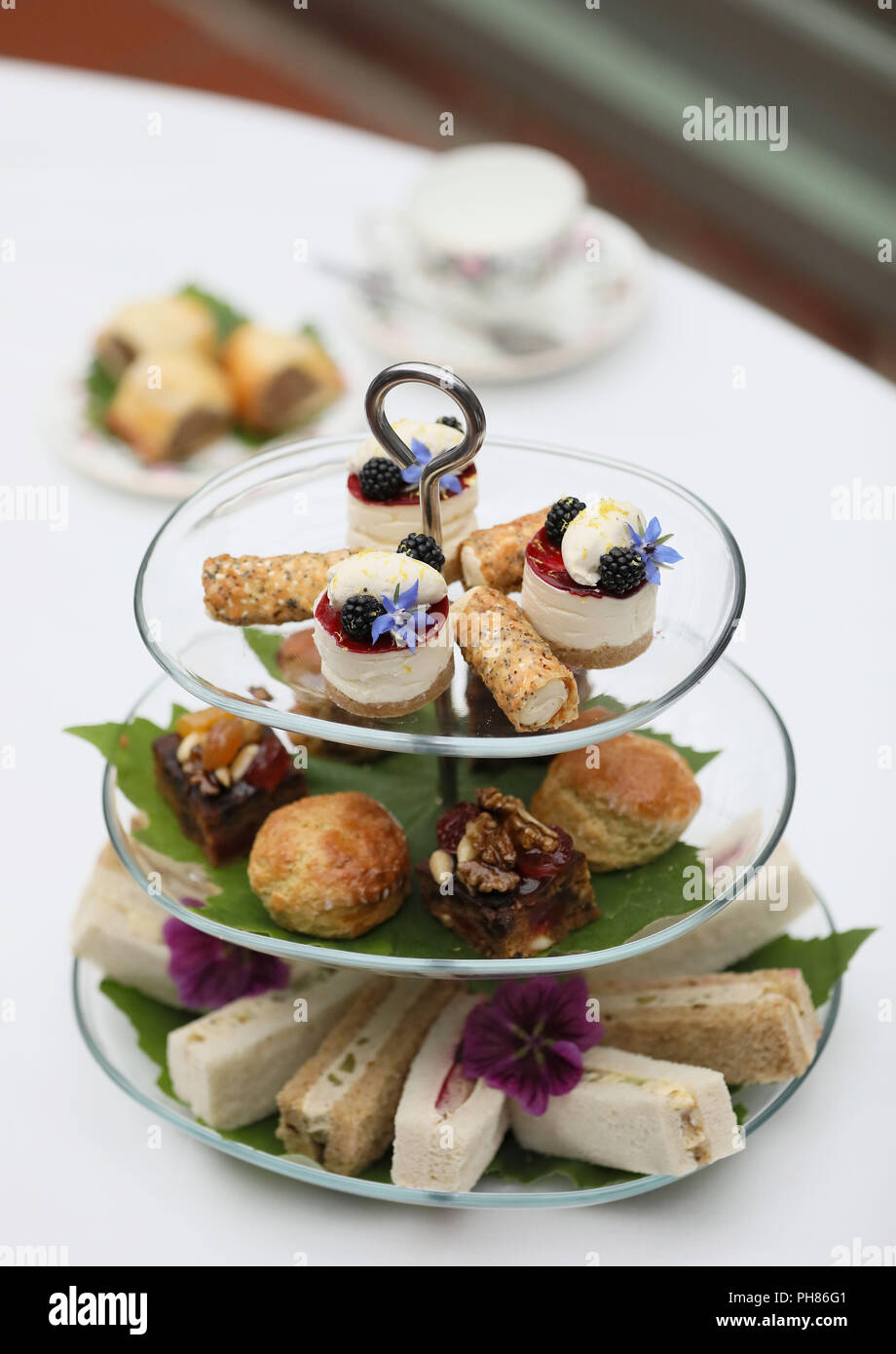 Una selezione di splendidi dolci casalinghi, Pasties, focaccine e panini. Foto Stock