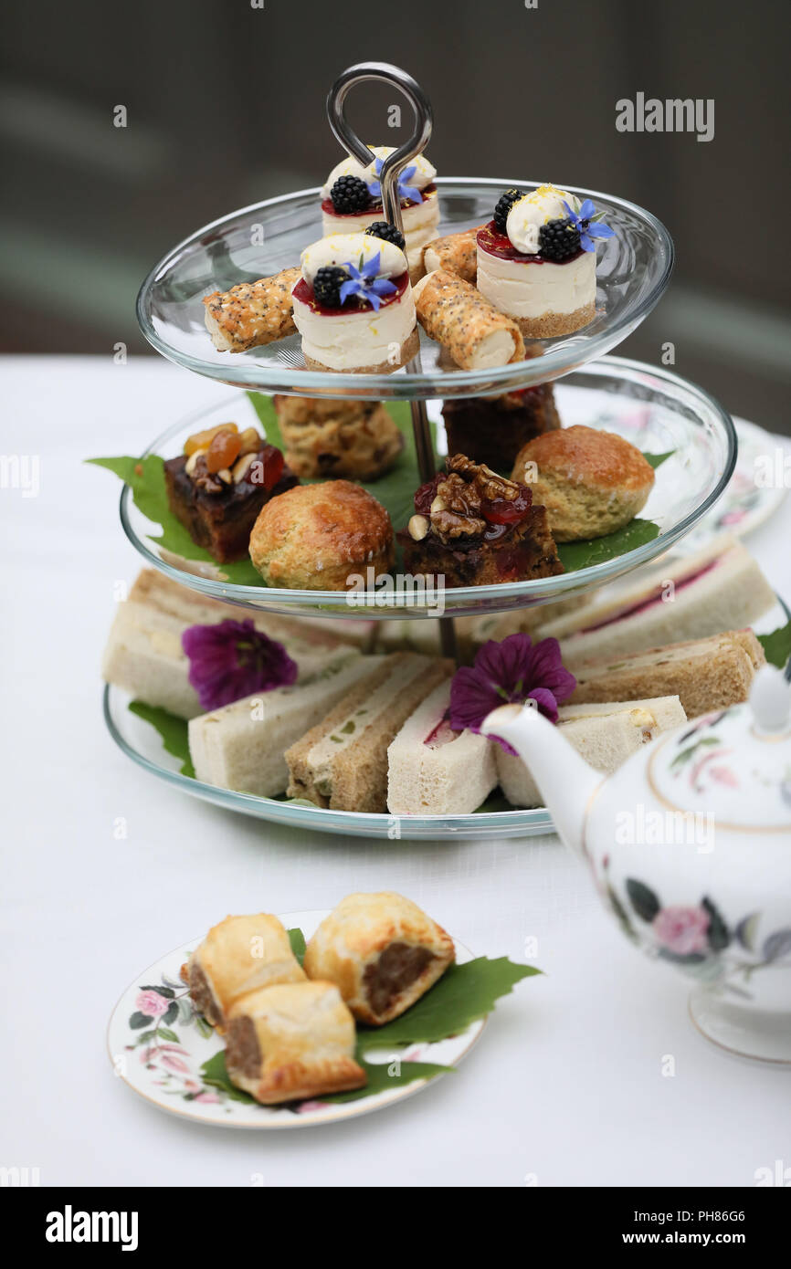 Una selezione di splendidi dolci casalinghi, Pasties, focaccine e panini. Foto Stock