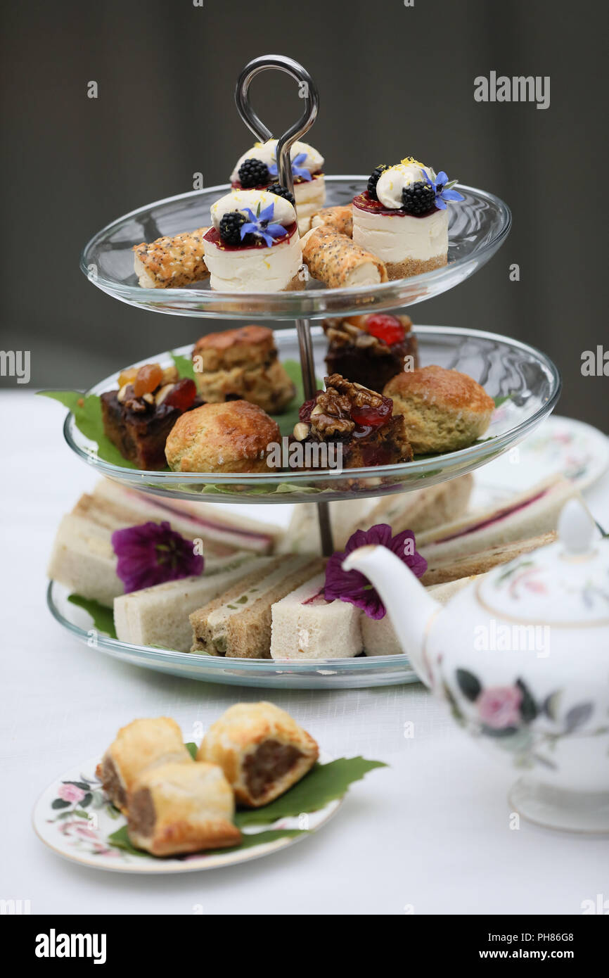 Una selezione di splendidi dolci casalinghi, Pasties, focaccine e panini. Foto Stock